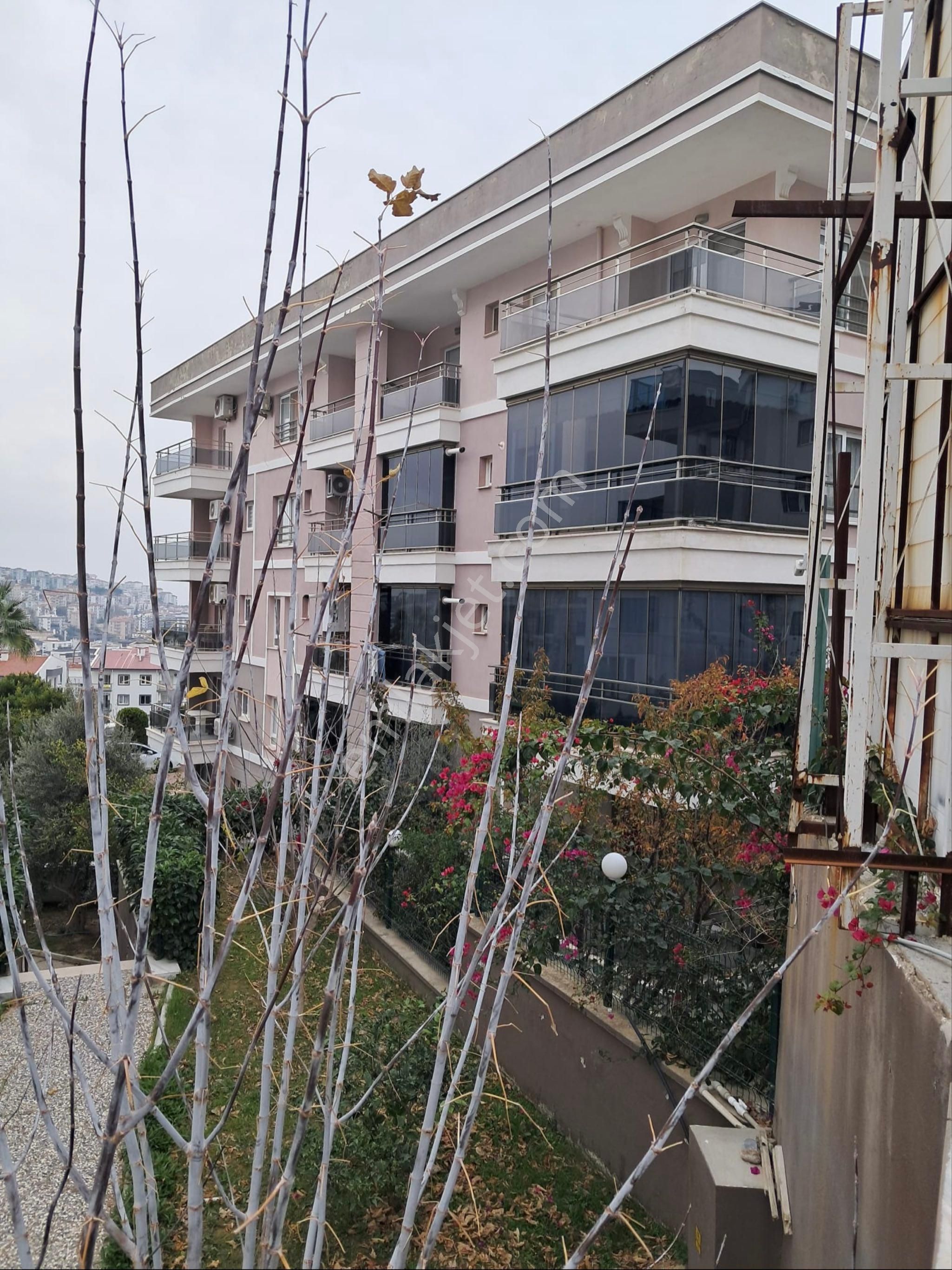 Kuşadası Otogar Arkası'nda Havuzlu Sitede 2+1 Satılık Daire - Görsel 34