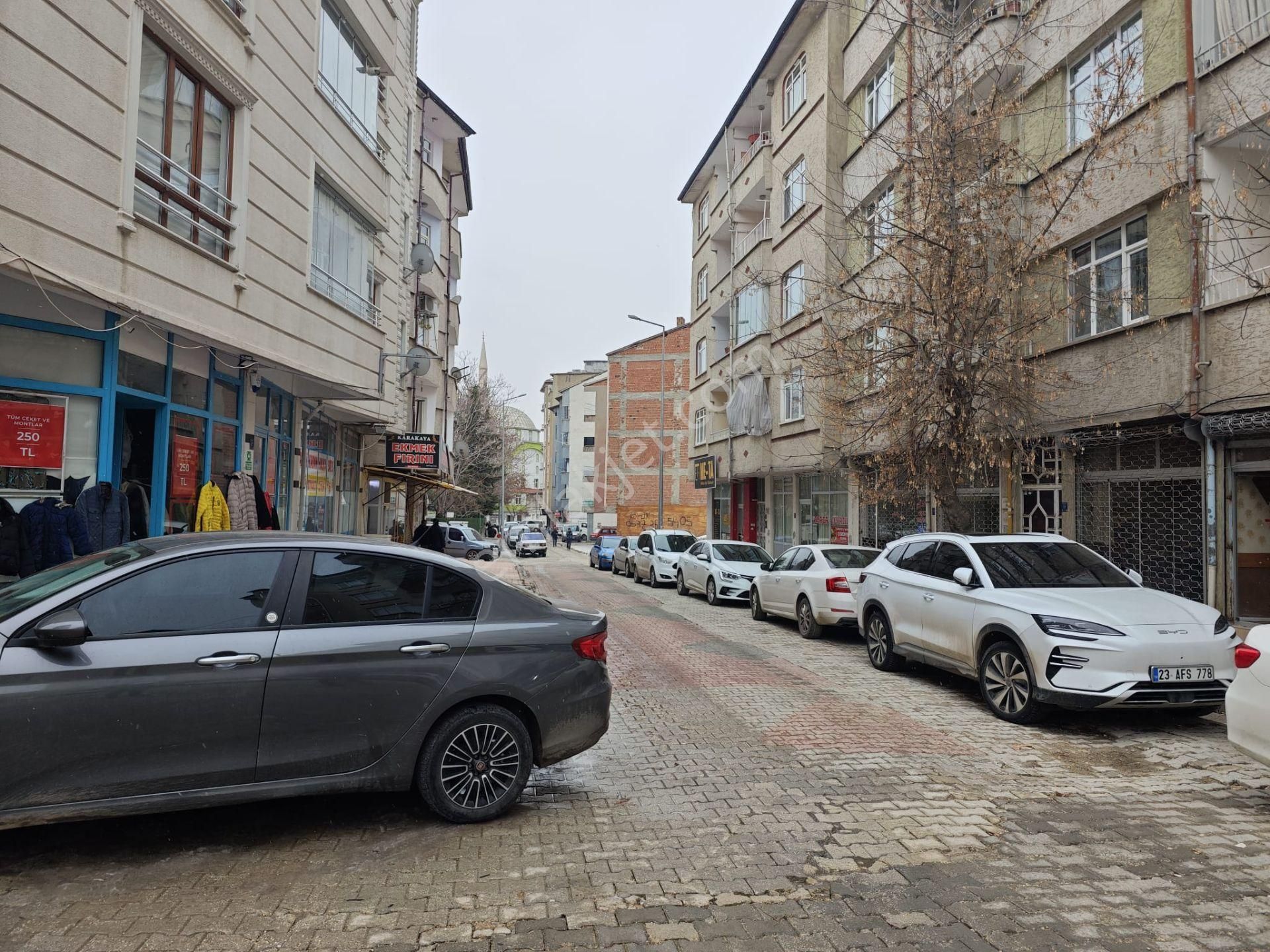 Yeni Mahalle Tevfikiye Cami Karşısı Kiralık Dükkan