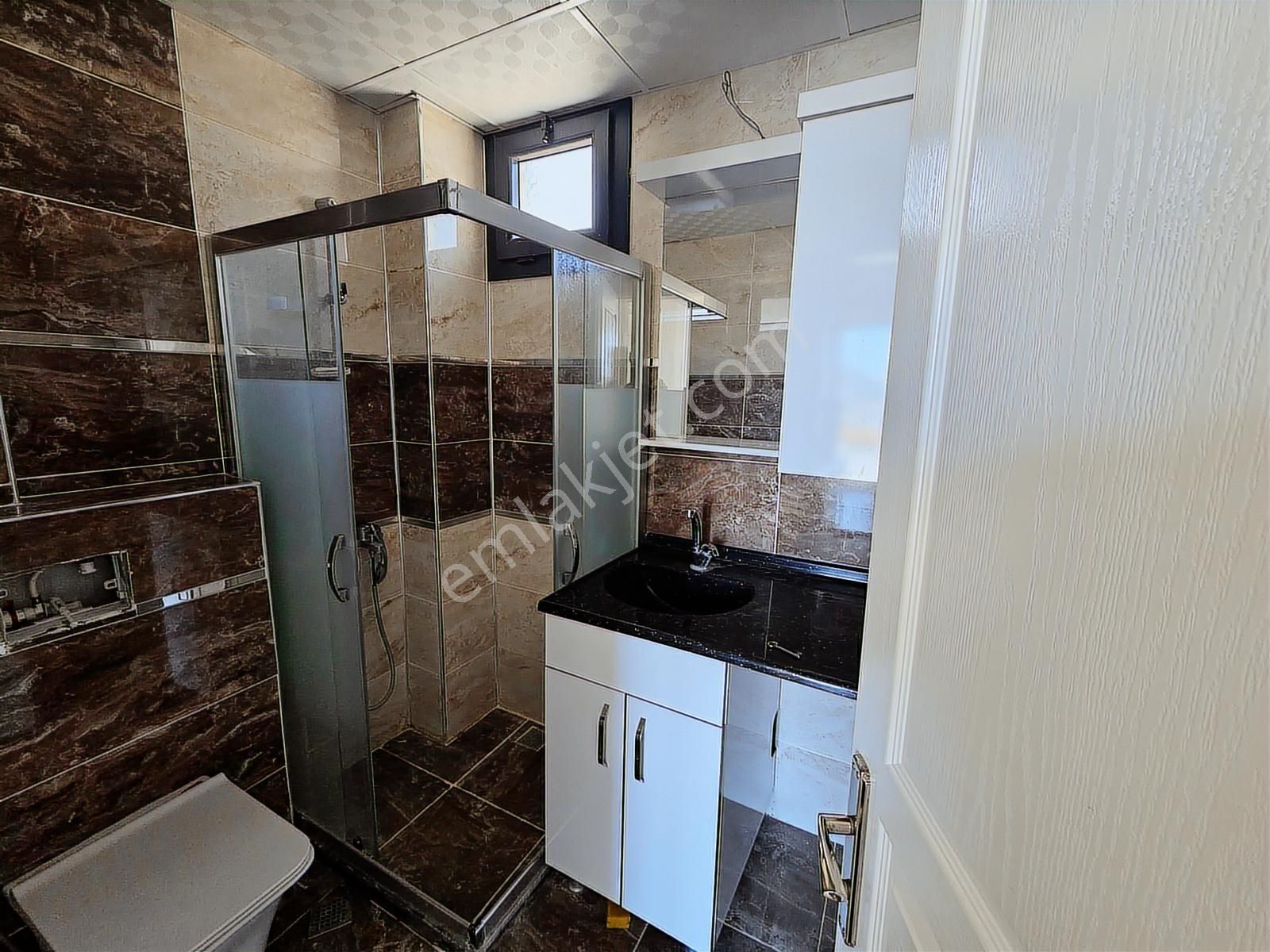 Yenifoça'da Geniş Müstakil Bahçeli Deniz Manzaralı Tripleks Ev - Görsel 13