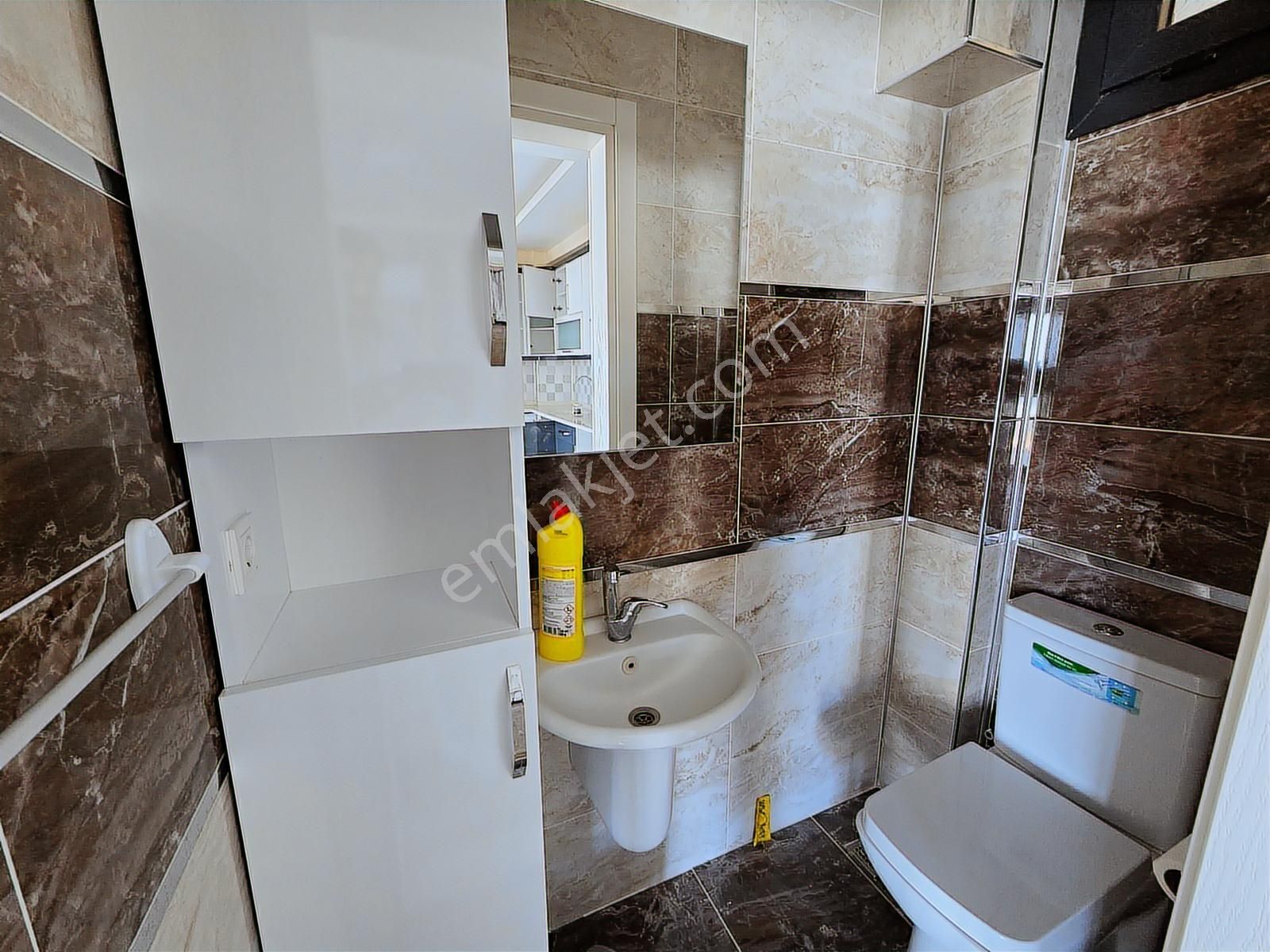 Yenifoça'da Geniş Müstakil Bahçeli Deniz Manzaralı Tripleks Ev - Görsel 34