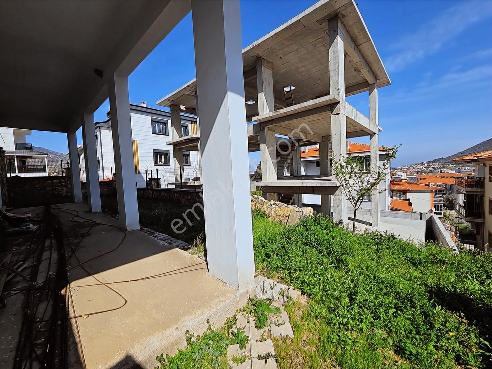 Yenifoça'da Geniş Müstakil Bahçeli Deniz Manzaralı Tripleks Ev - Görsel 35