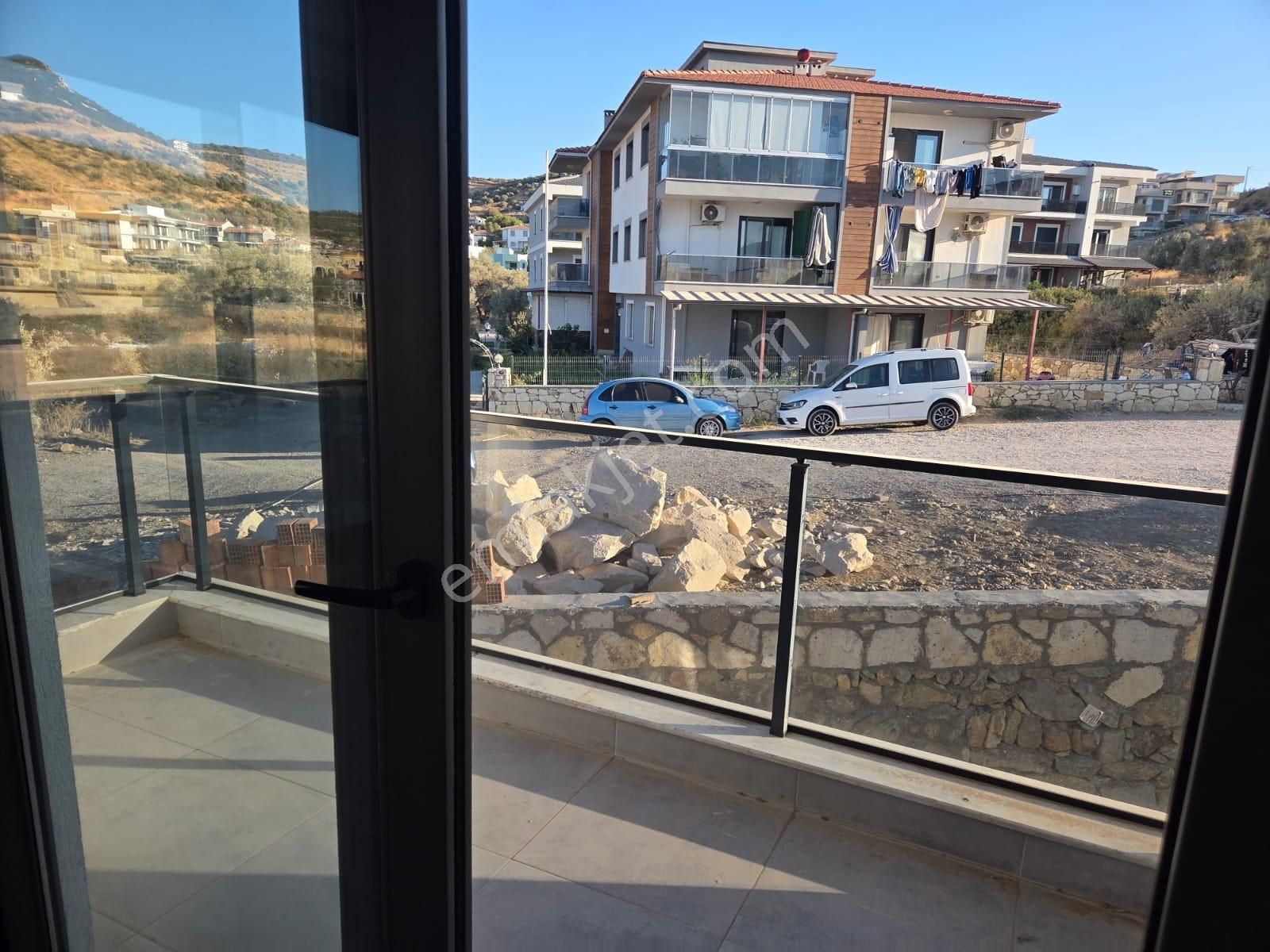 Yenifoça'da Sıfır Satılık 1+1 Daire - Görsel 4