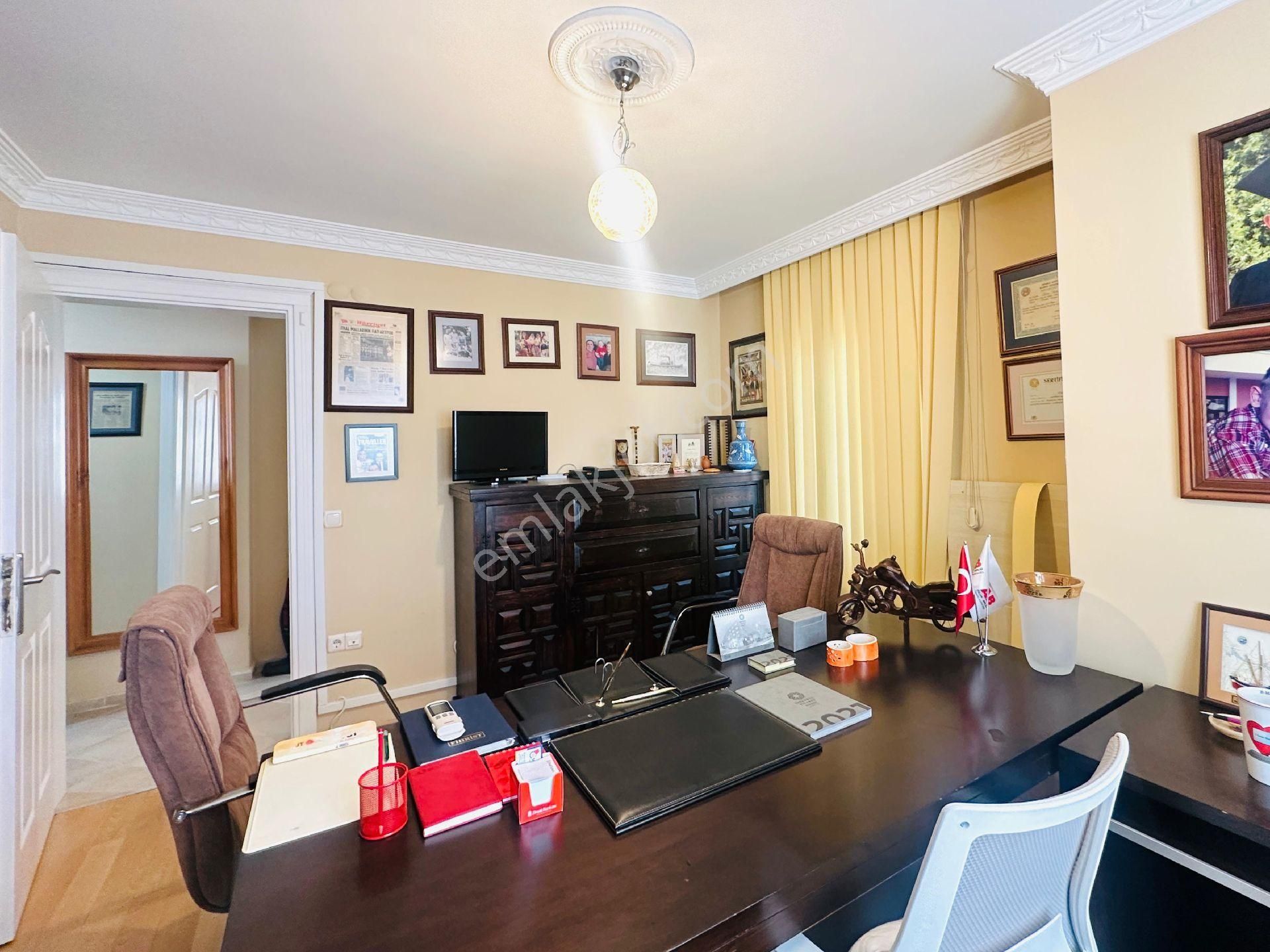 Kuşadası Marinada Sahile 150 Mt Yürüme Mesafesinde Satılık 2 - Görsel 15