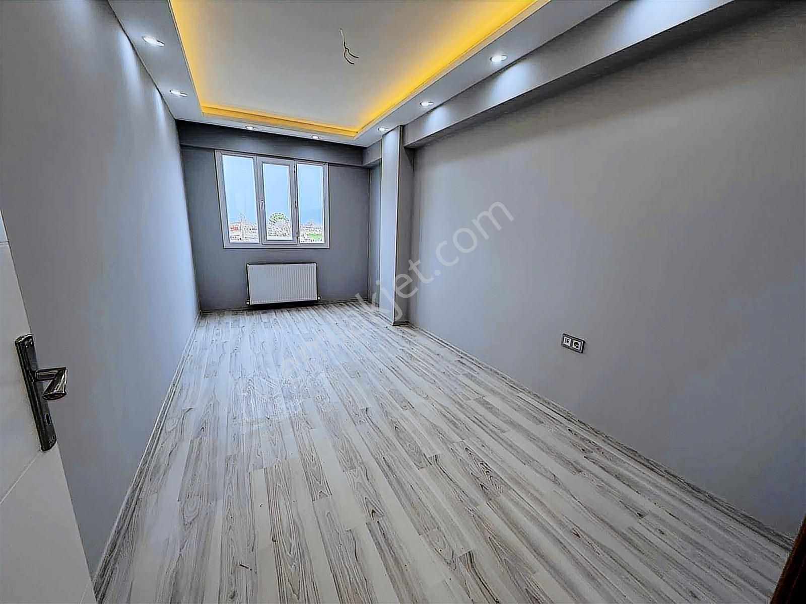 Muradiyede Site İçinde Sıfır 2+1 Kapalı Mutfak Ara Kat - Görsel 5