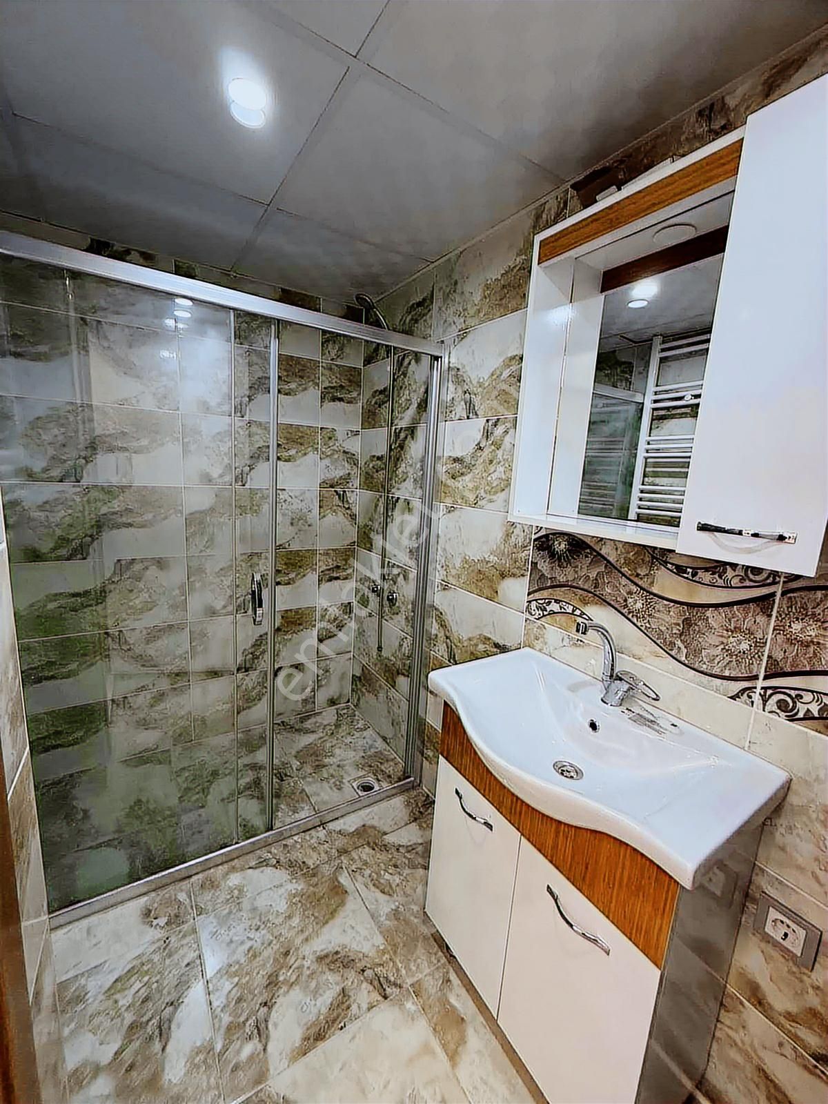 Muradiyede Site İçinde Sıfır 2+1 Kapalı Mutfak Ara Kat - Görsel 21