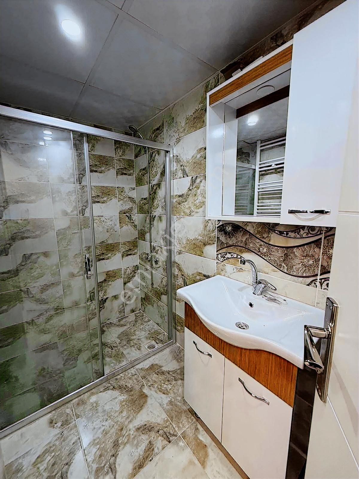 Muradiyede Site İçinde Sıfır 2+1 Kapalı Mutfak Ara Kat - Görsel 30
