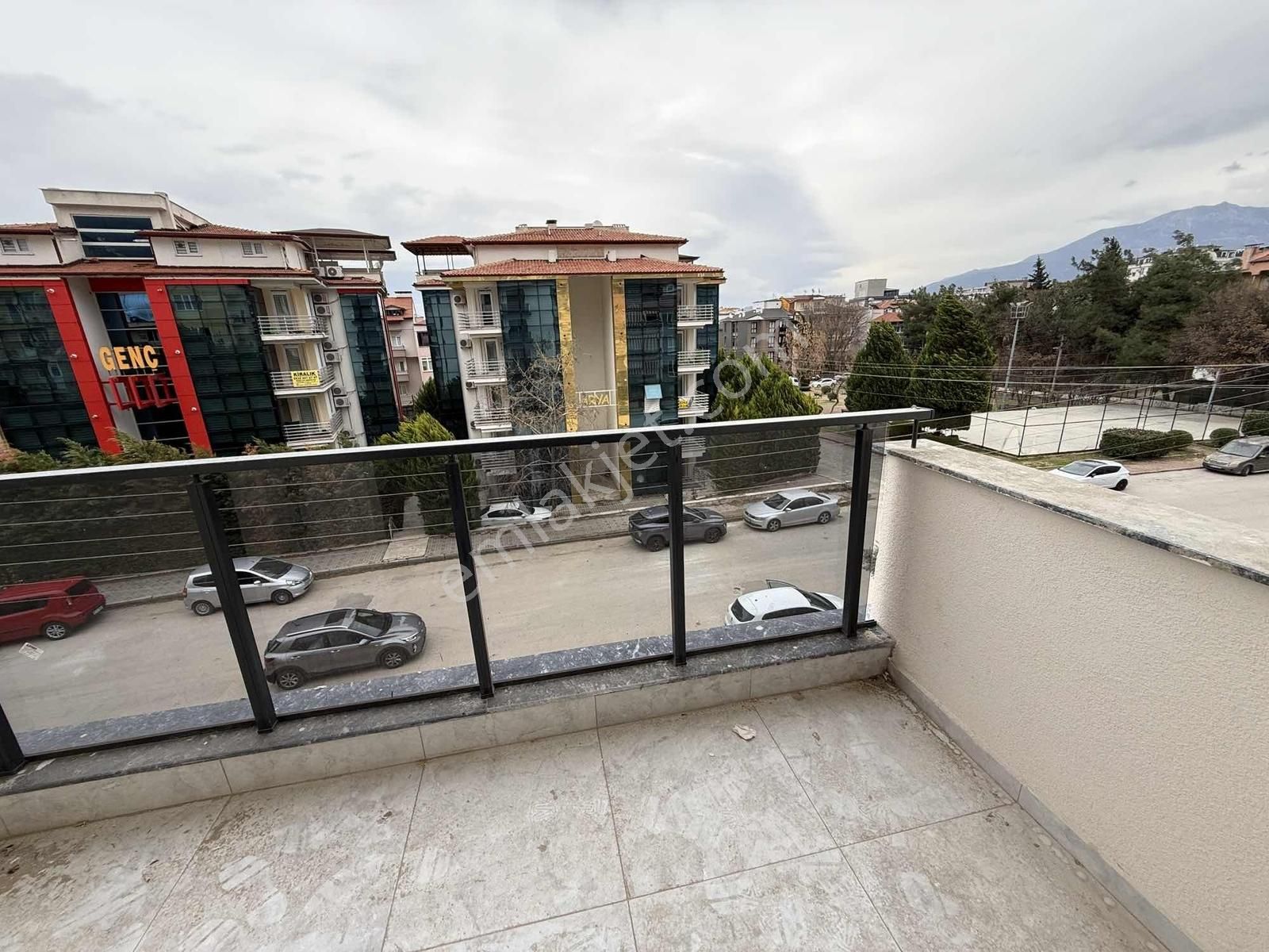 Kınıklı'da Sıfır Bina'da Sıfır Eşyalı Balkonlu 1+1 Apartlar - Görsel 3