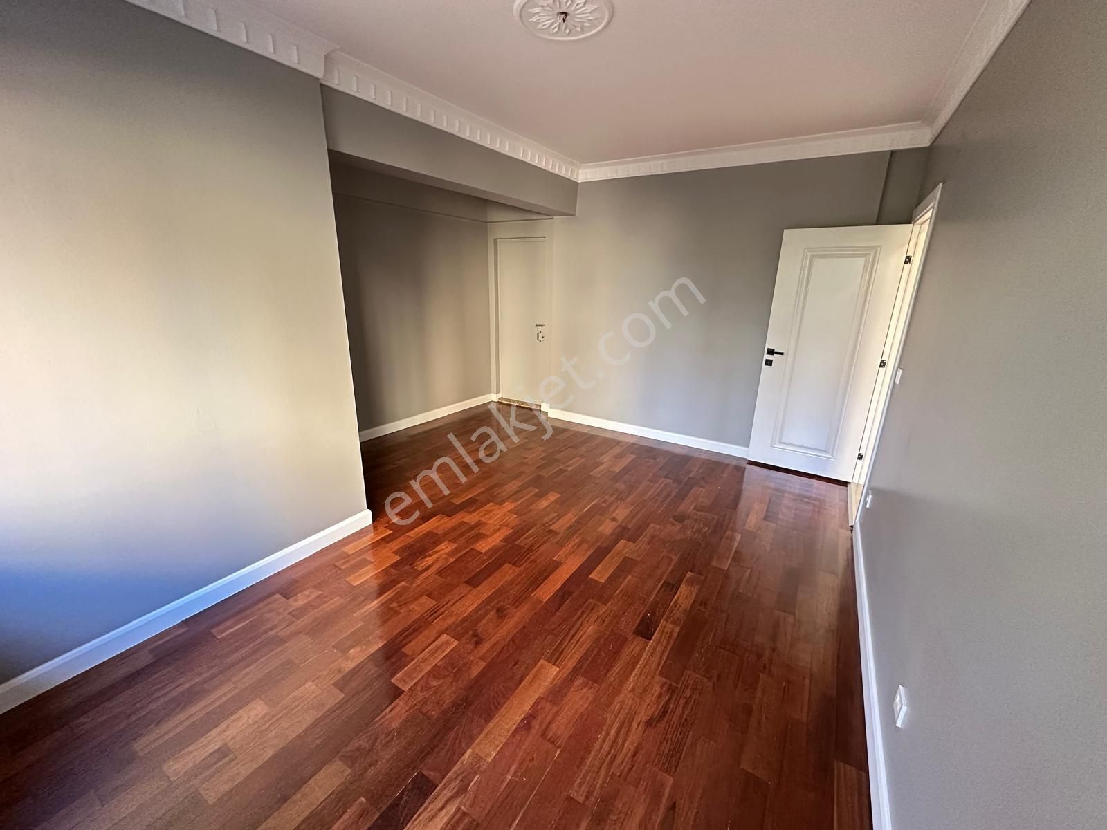 Kozyatağı Selimoğlu Sitesinde 7-24 Güvenlik Havuzlu 90m²net 3+1 - Görsel 3