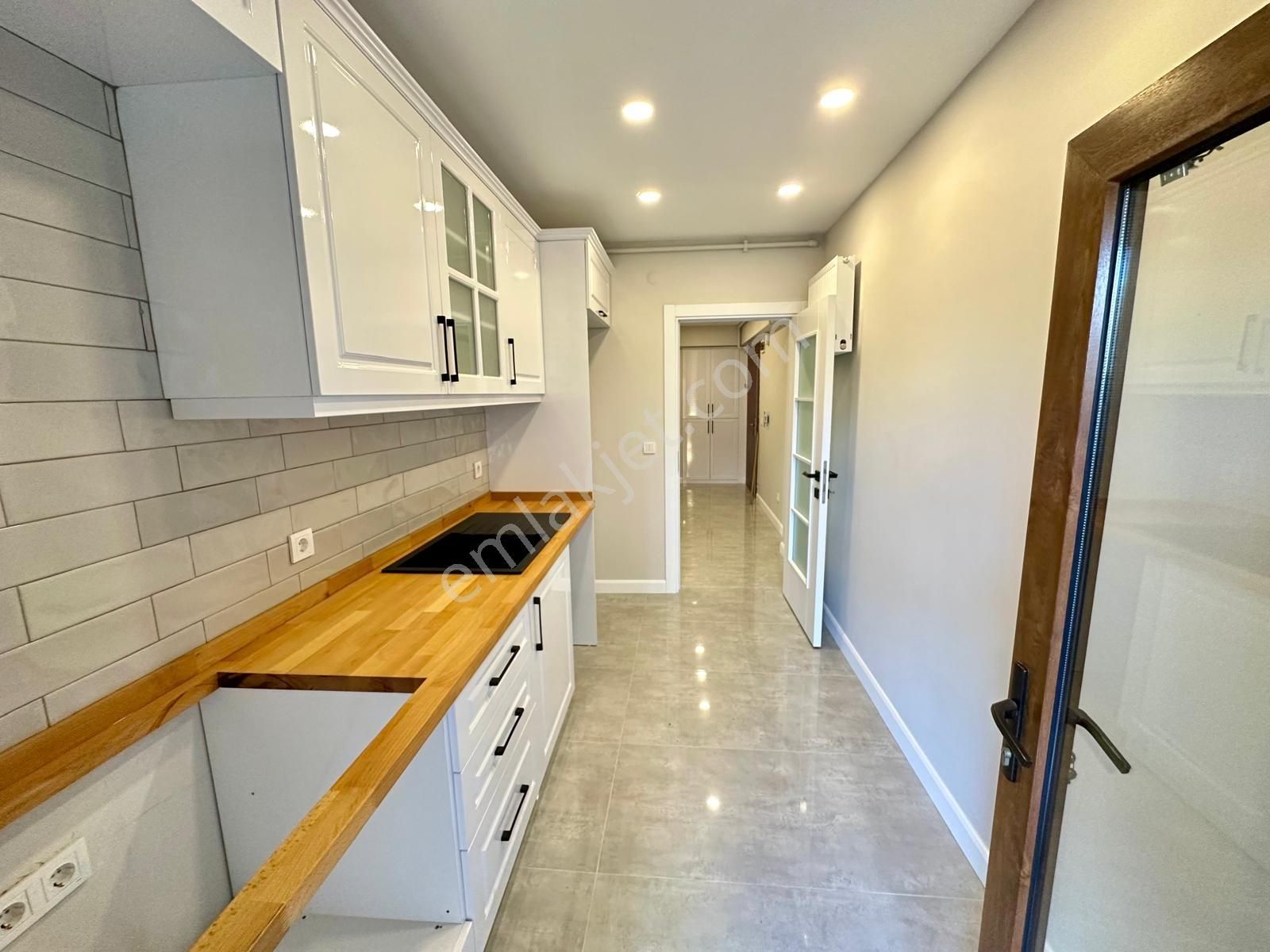 Kozyatağı Selimoğlu Sitesinde 7-24 Güvenlik Havuzlu 90m²net 3+1 - Görsel 8