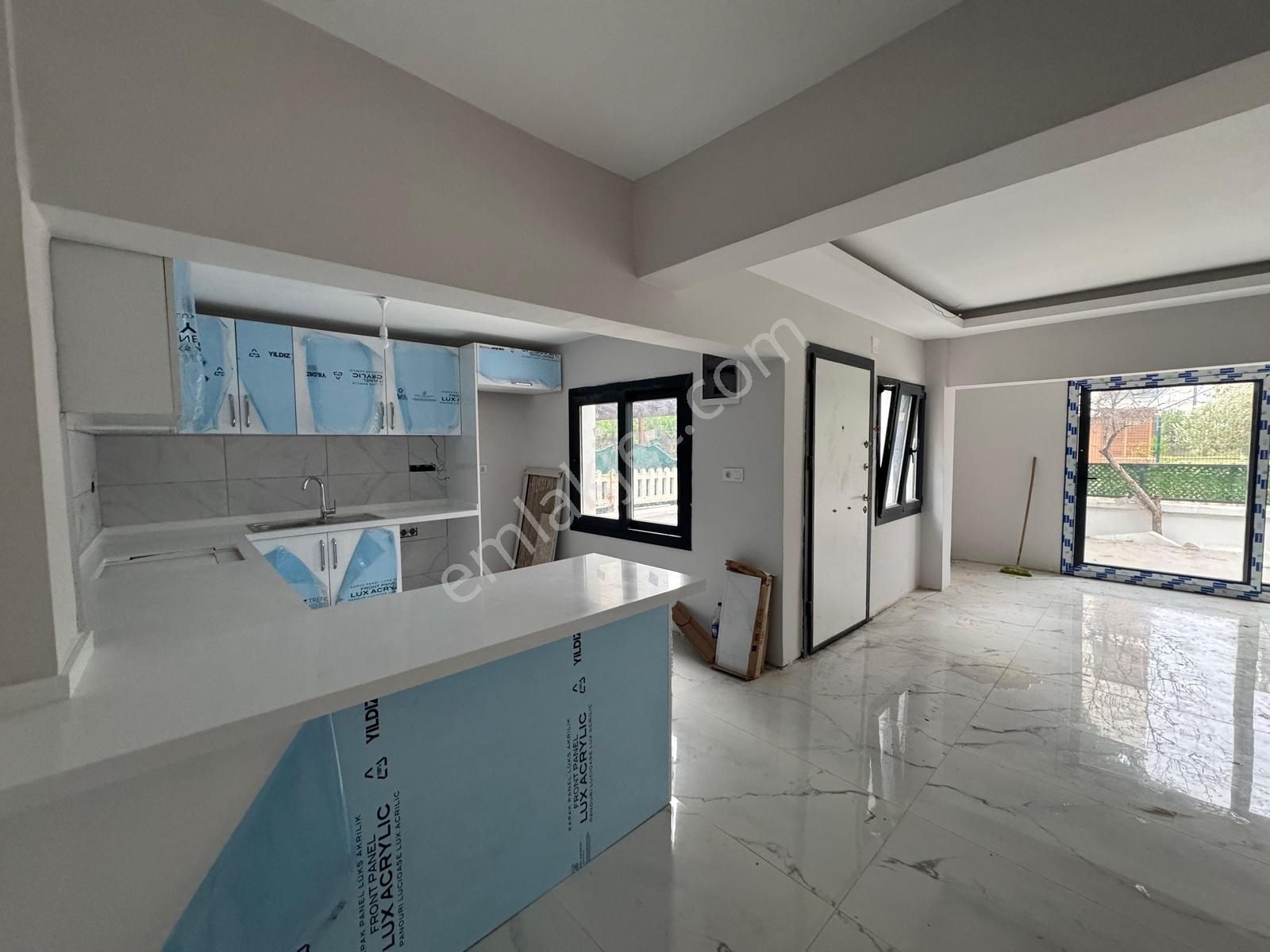 Güzelbahçe Yalı Mahallesi'nde Deniz Manzaralı Satılık Villa - Görsel 5