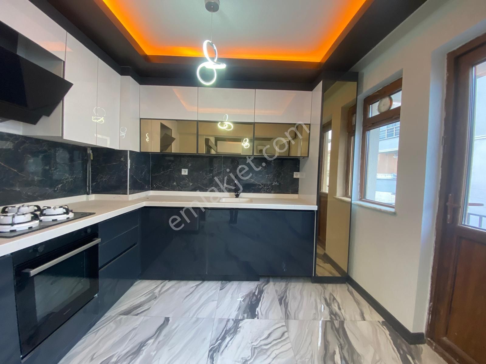 Koza Emlaktan Akşemsettin Mahalesinde Caddeye Yakın Lüxx Yapılı 4+1 Teras Daire - Görsel 5