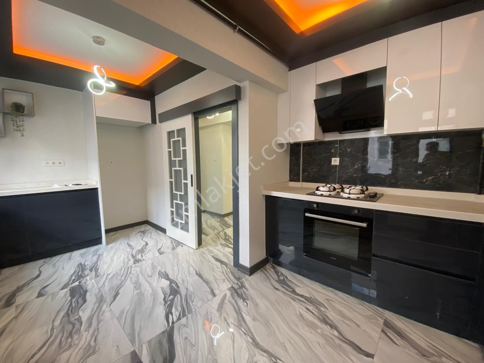 Koza Emlaktan Akşemsettin Mahalesinde Caddeye Yakın Lüxx Yapılı 4+1 Teras Daire - Görsel 8