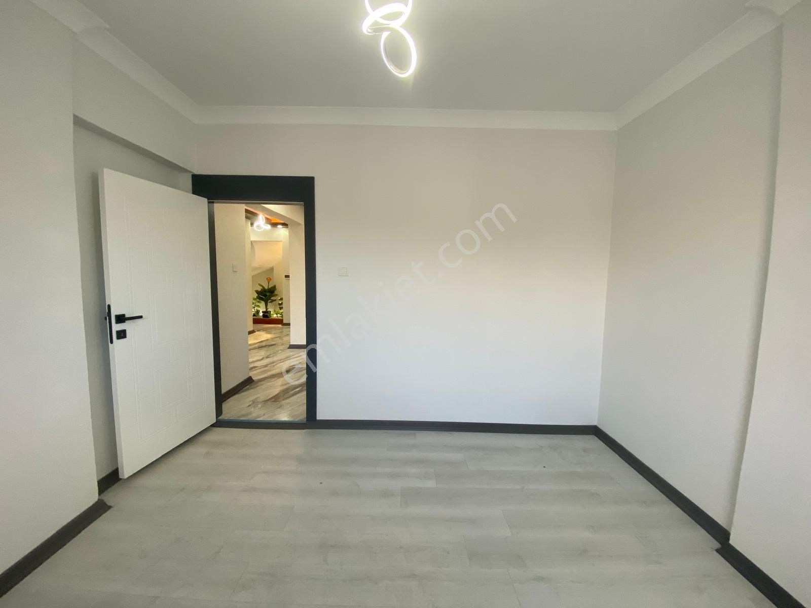 Koza Emlaktan Akşemsettin Mahalesinde Caddeye Yakın Lüxx Yapılı 4+1 Teras Daire - Görsel 15