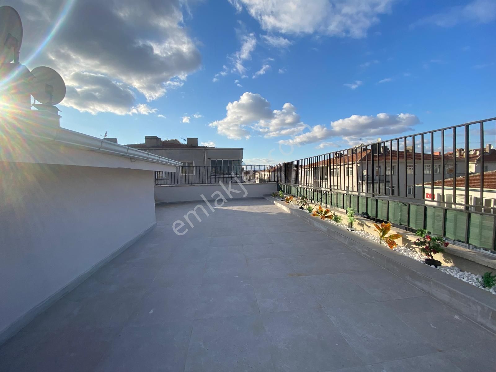 Koza Emlaktan Akşemsettin Mahalesinde Caddeye Yakın Lüxx Yapılı 4+1 Teras Daire - Görsel 2