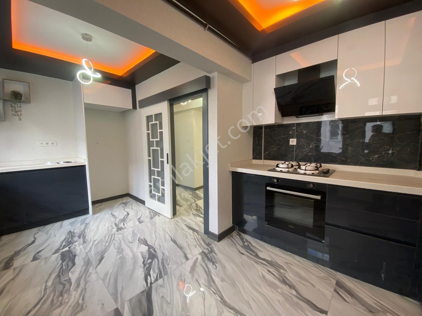 Koza Emlaktan Akşemsettin Mahalesinde Caddeye Yakın Lüxx Yapılı 4+1 Teras Daire - Görsel 4