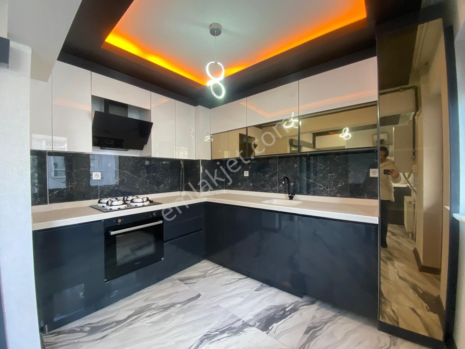 Koza Emlaktan Akşemsettin Mahalesinde Caddeye Yakın Lüxx Yapılı 4+1 Teras Daire - Görsel 3