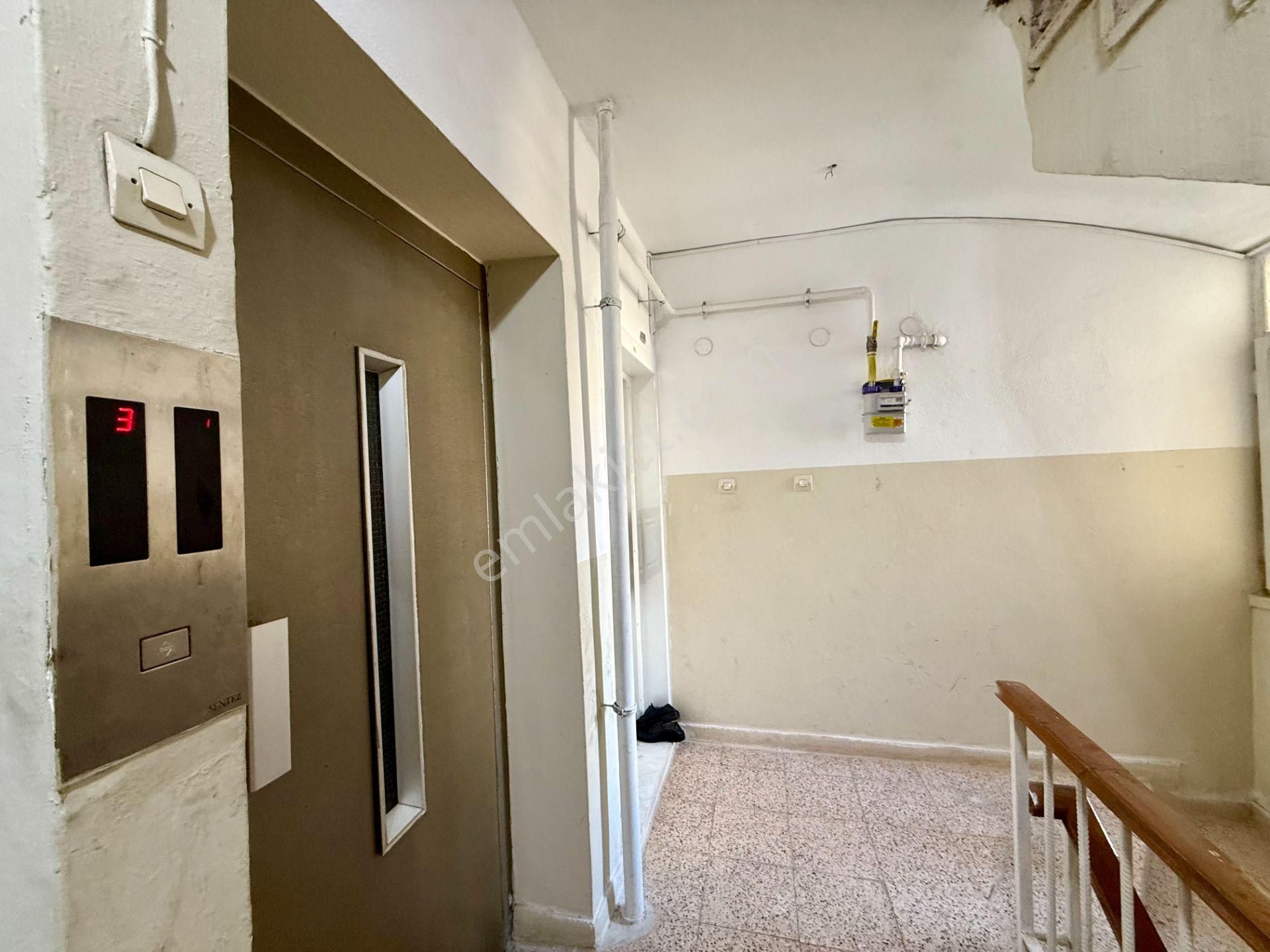 Yenidoğanda Site İçerisinde 2+1 Ayrı Mutfaklı Doğalgazlı Asansörlü Daire - Görsel 24