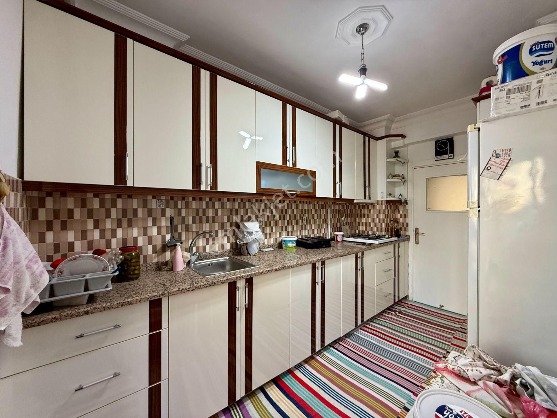 Yenidoğanda Site İçerisinde 2+1 Ayrı Mutfaklı Doğalgazlı Asansörlü Daire - Görsel 12