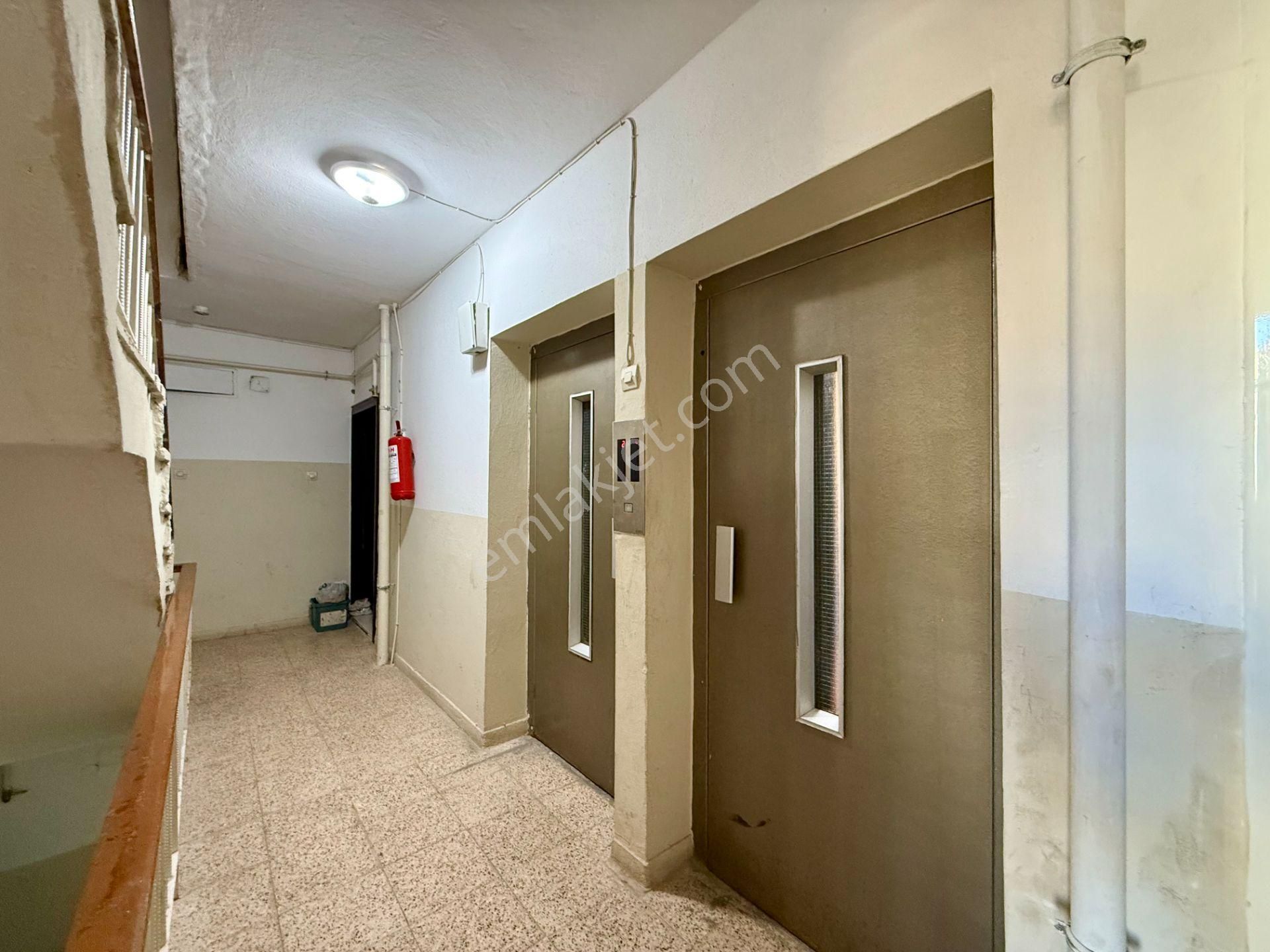 Yenidoğanda Site İçerisinde 2+1 Ayrı Mutfaklı Doğalgazlı Asansörlü Daire - Görsel 23