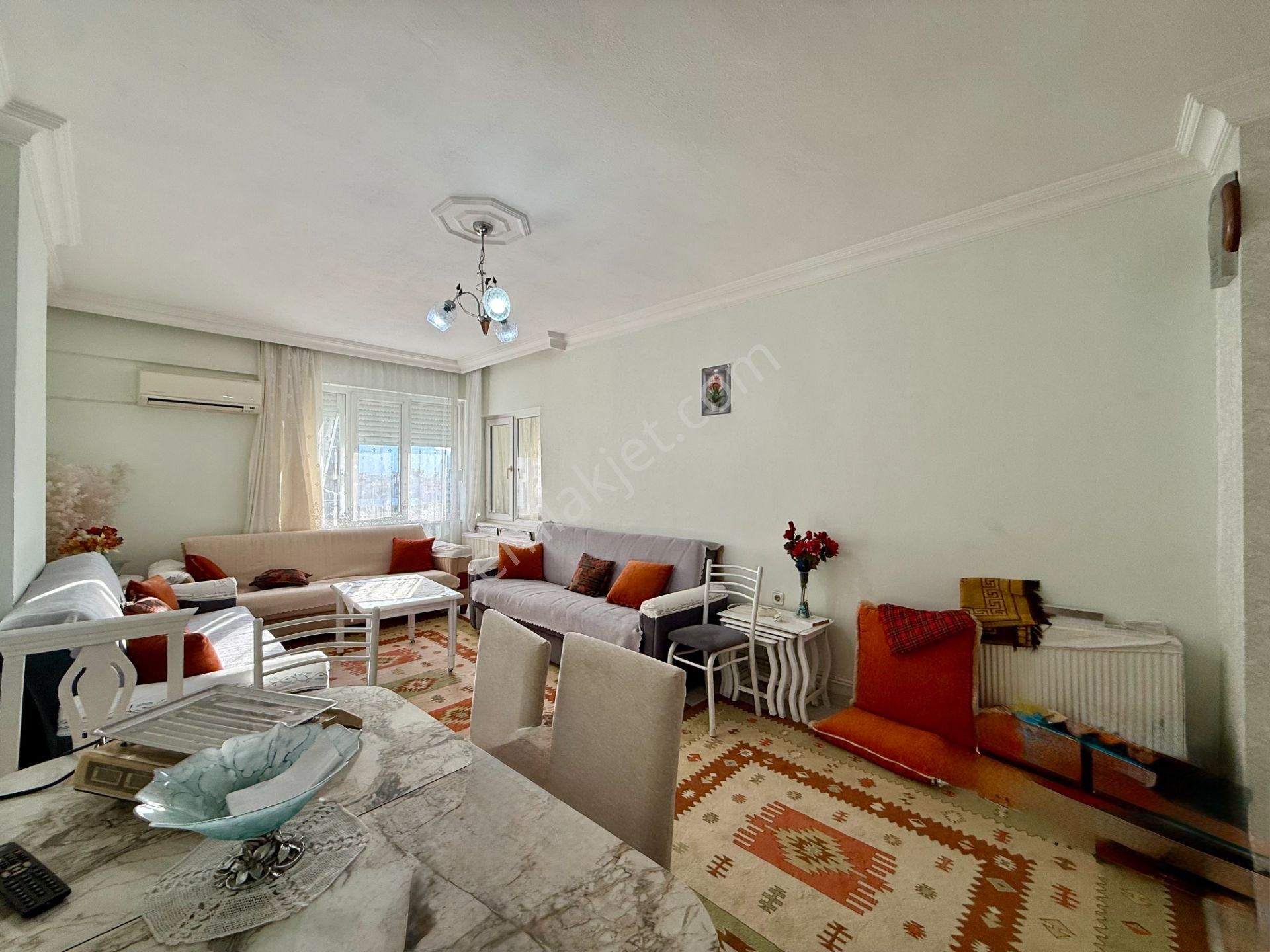 Yenidoğanda Site İçerisinde 2+1 Ayrı Mutfaklı Doğalgazlı Asansörlü Daire - Görsel 5