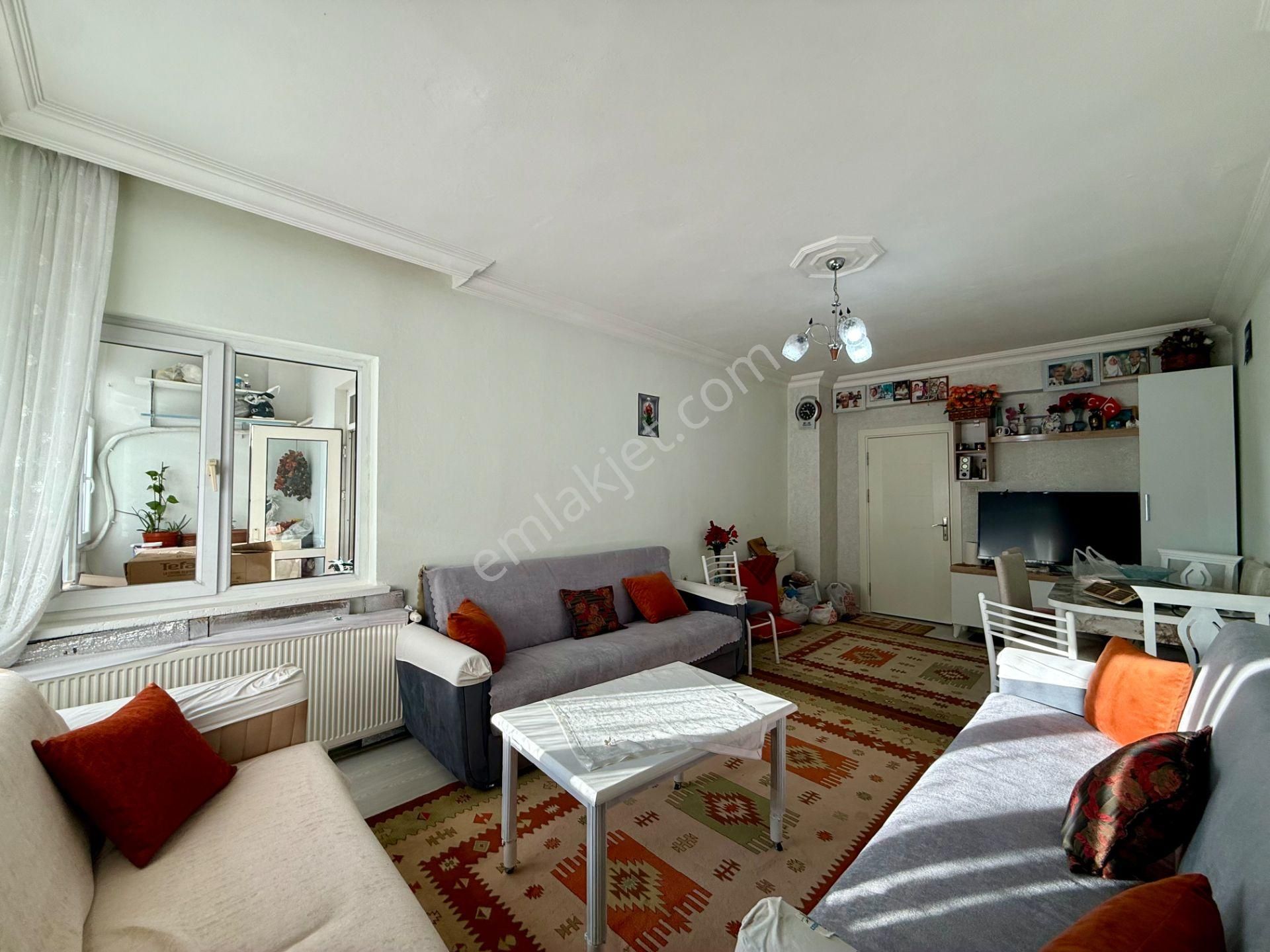 Yenidoğanda Site İçerisinde 2+1 Ayrı Mutfaklı Doğalgazlı Asansörlü Daire - Görsel 4