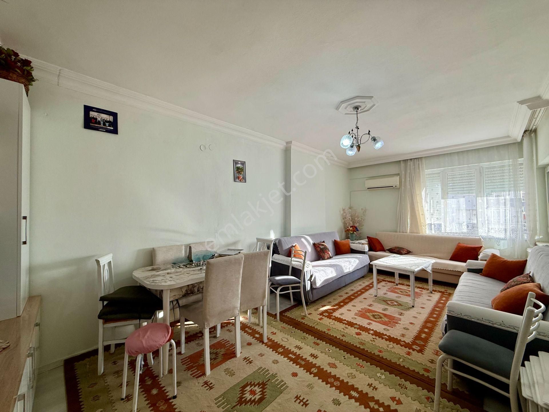 Yenidoğanda Site İçerisinde 2+1 Ayrı Mutfaklı Doğalgazlı Asansörlü Daire - Görsel 2