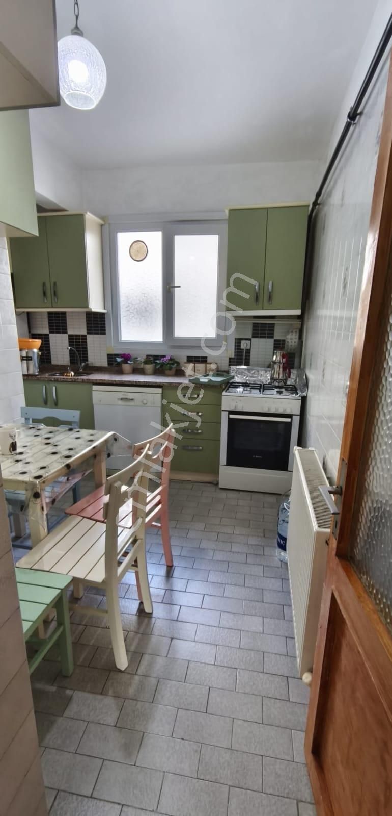 Fırsat Daire!!yüksek Arsa Payına Sahip-harika Konumda 2+1.4.kat