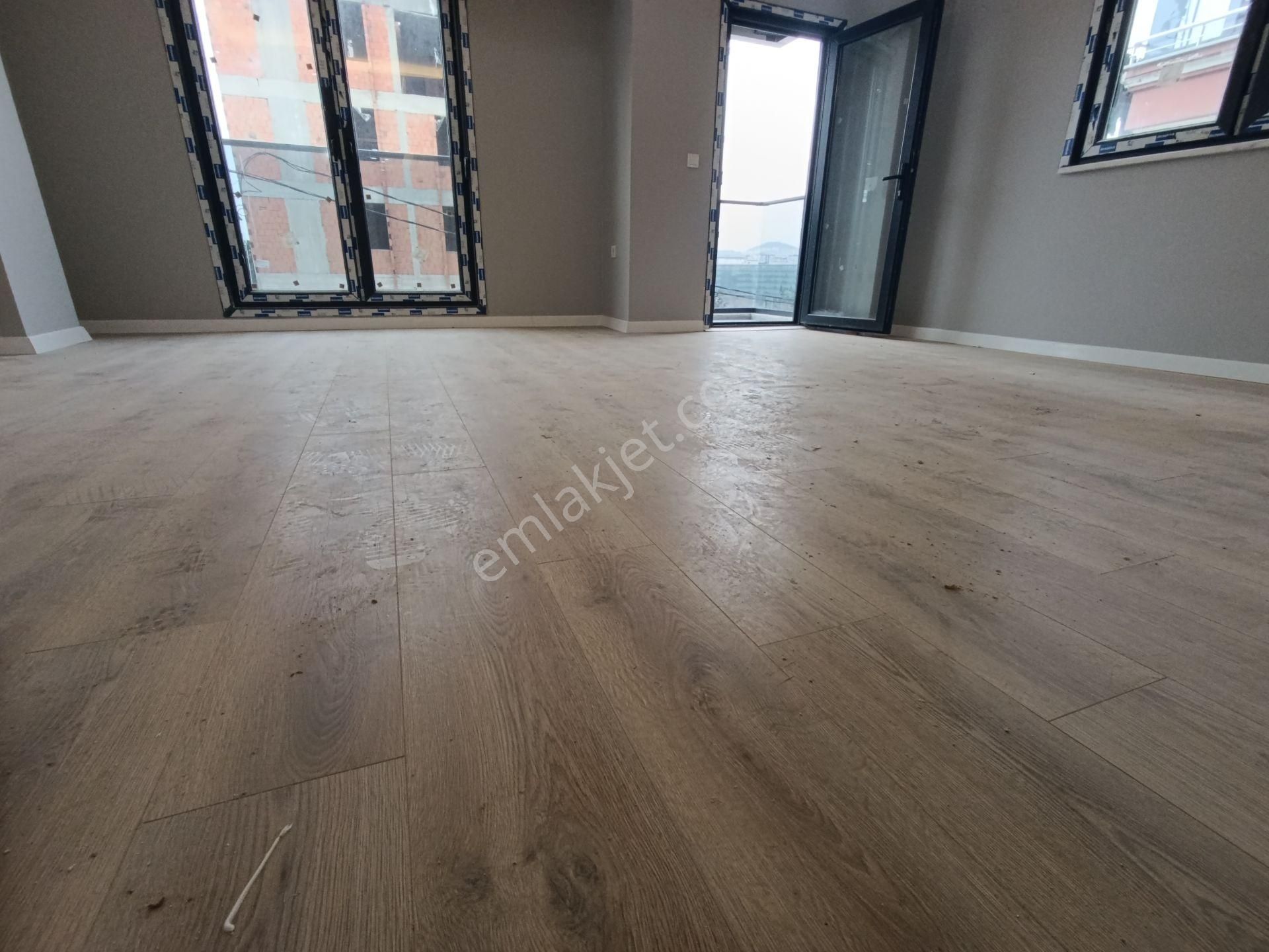 Pendik Güzelyalıda Satılık 2+1 Asansör Otoparklı Ana Cadde Üstü Lüks Daire - Görsel 7