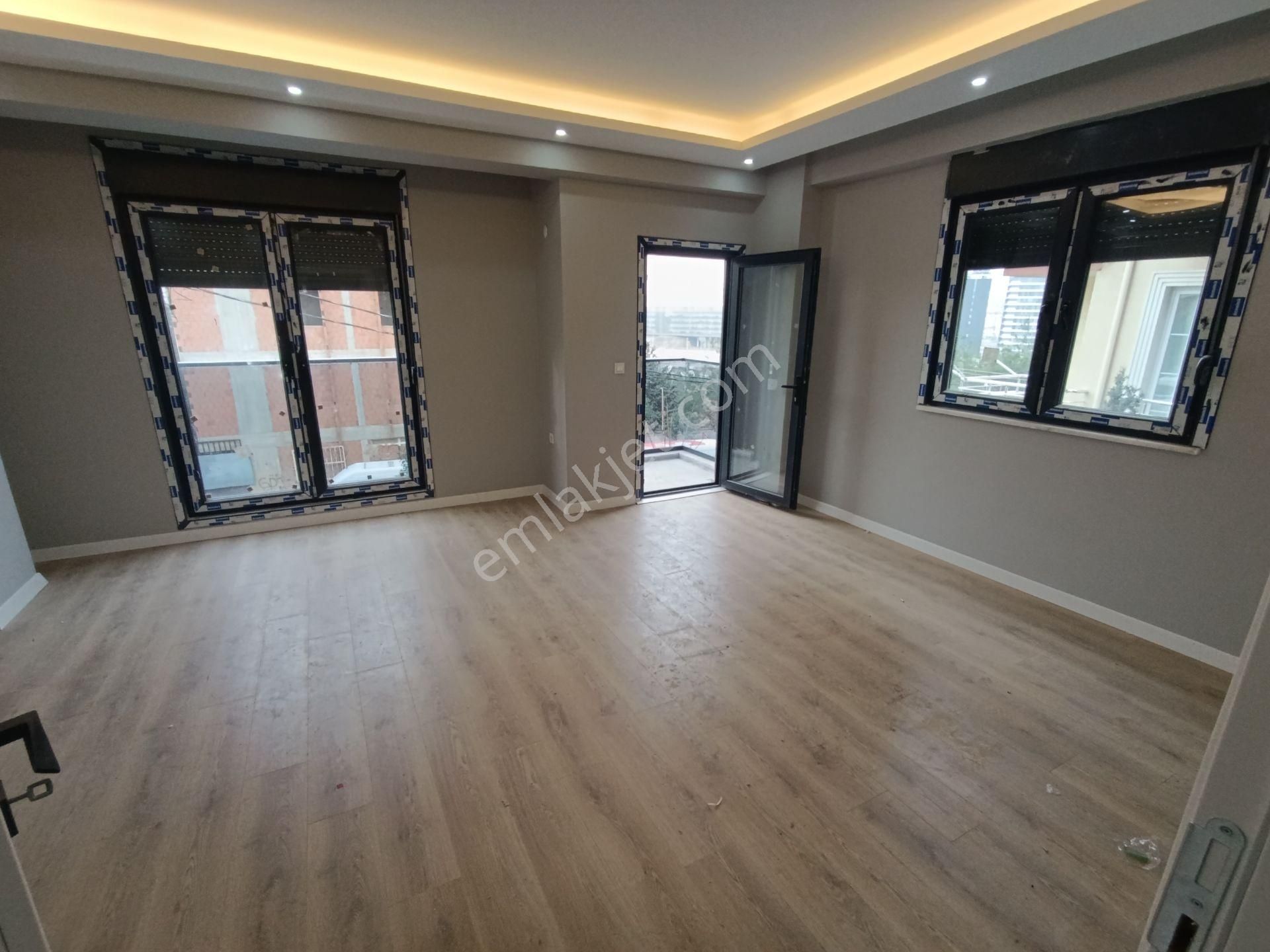 Pendik Güzelyalıda Satılık 2+1 Asansör Otoparklı Ana Cadde Üstü Lüks Daire - Görsel 3