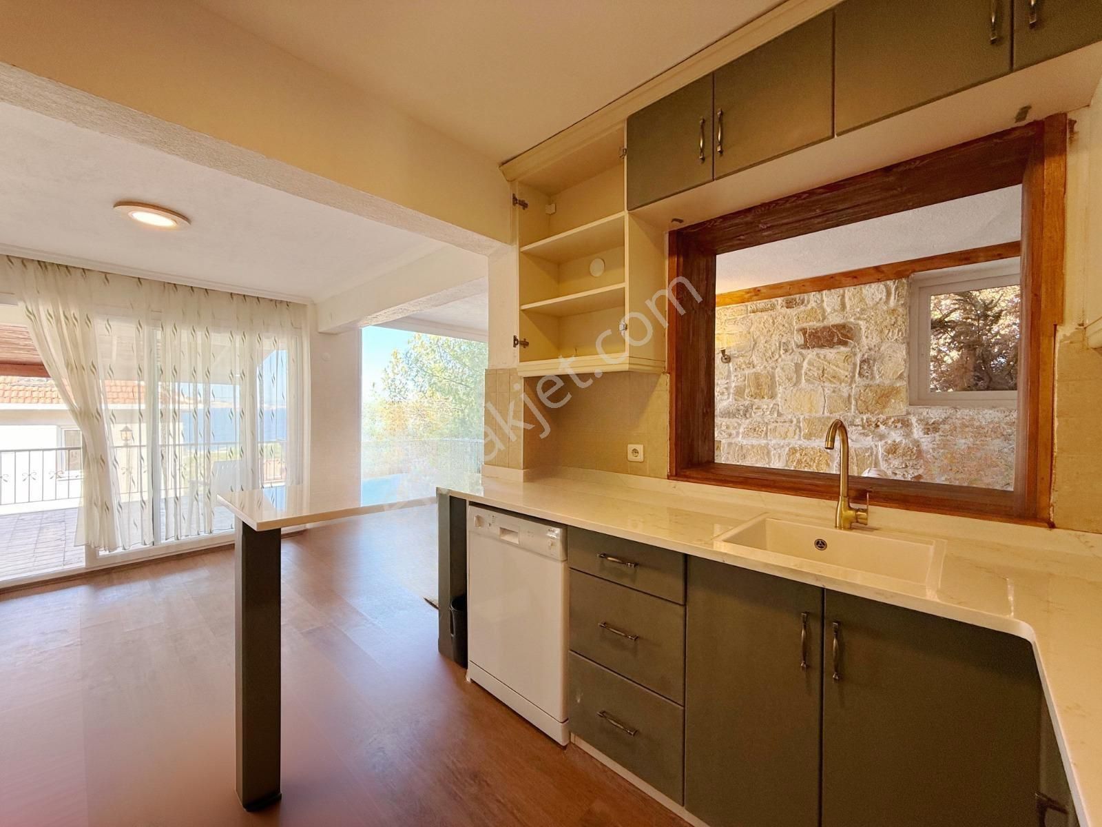 Yenifoça'da 330 M² Arsa İçinde Fırsat Satılık Müstakil Dubleks - Görsel 7