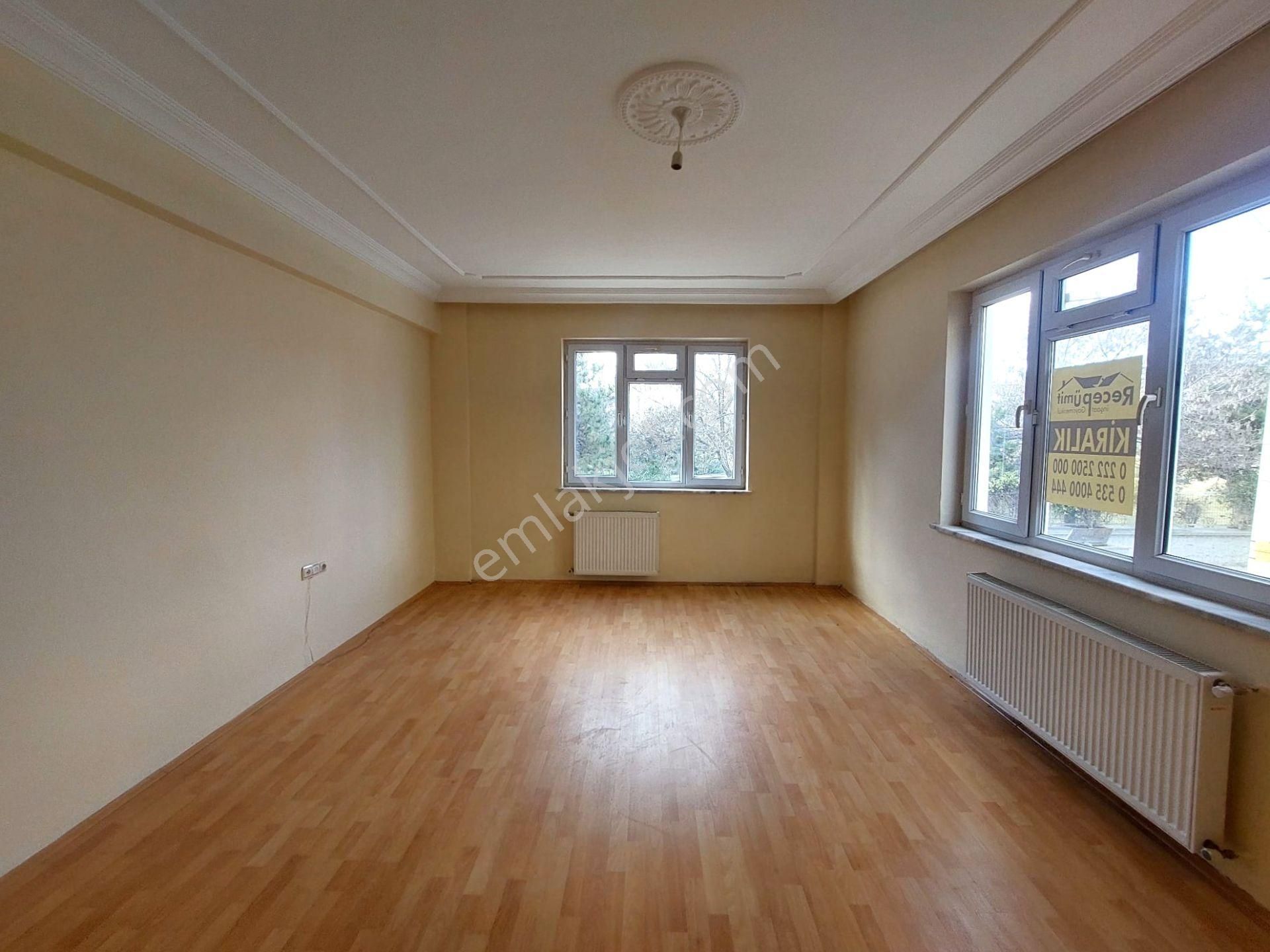 Recep Ümit'ten Şarhöyük Mahallesi Şarhöyük Sağlık Ocağının Yakınında Kiralık 3+1 Daire - Görsel 14