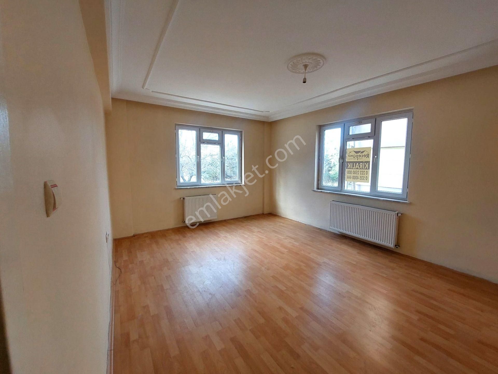 Recep Ümit'ten Şarhöyük Mahallesi Şarhöyük Sağlık Ocağının Yakınında Kiralık 3+1 Daire - Görsel 25