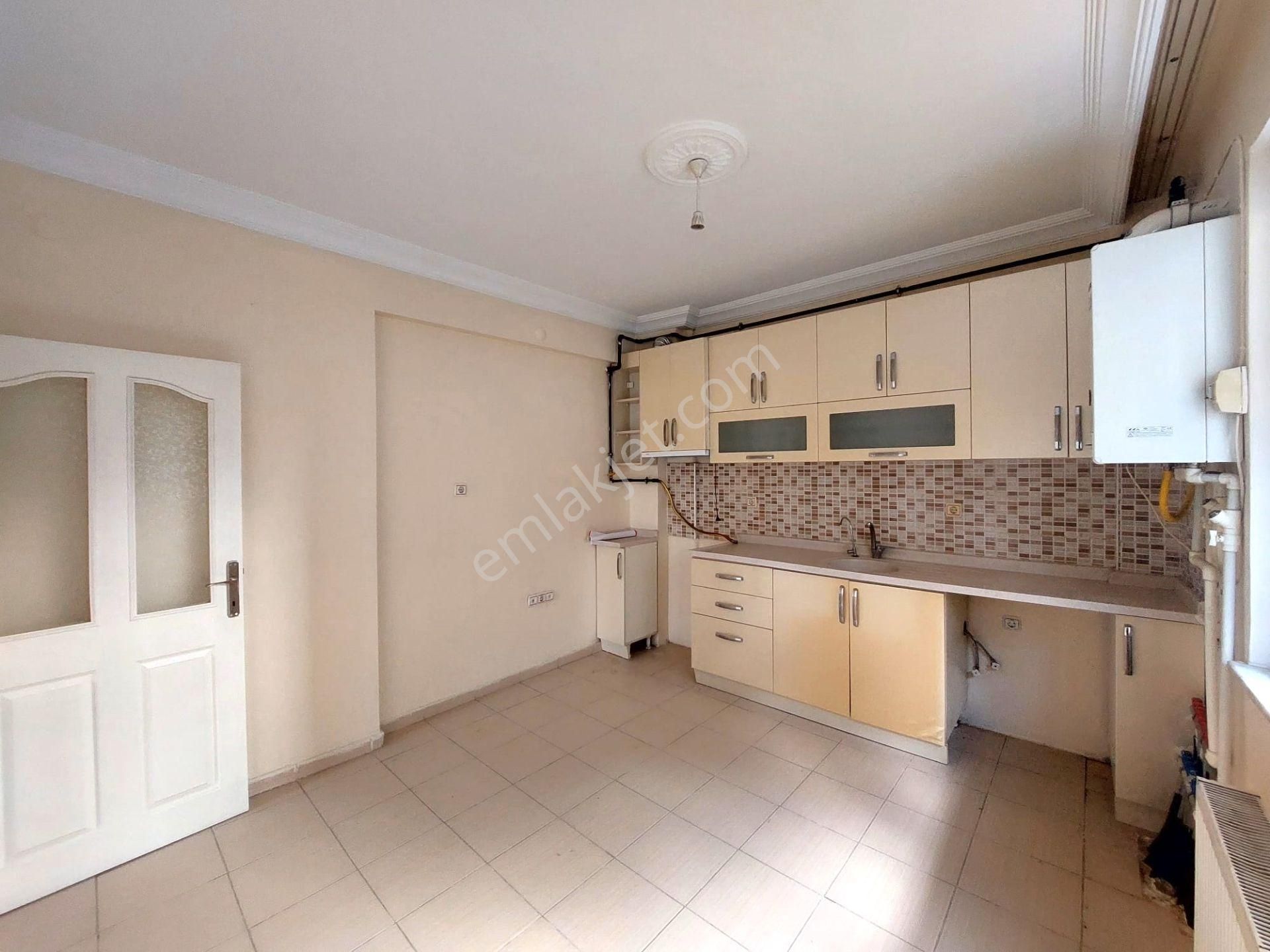 Recep Ümit'ten Şarhöyük Mahallesi Şarhöyük Sağlık Ocağının Yakınında Kiralık 3+1 Daire - Görsel 3