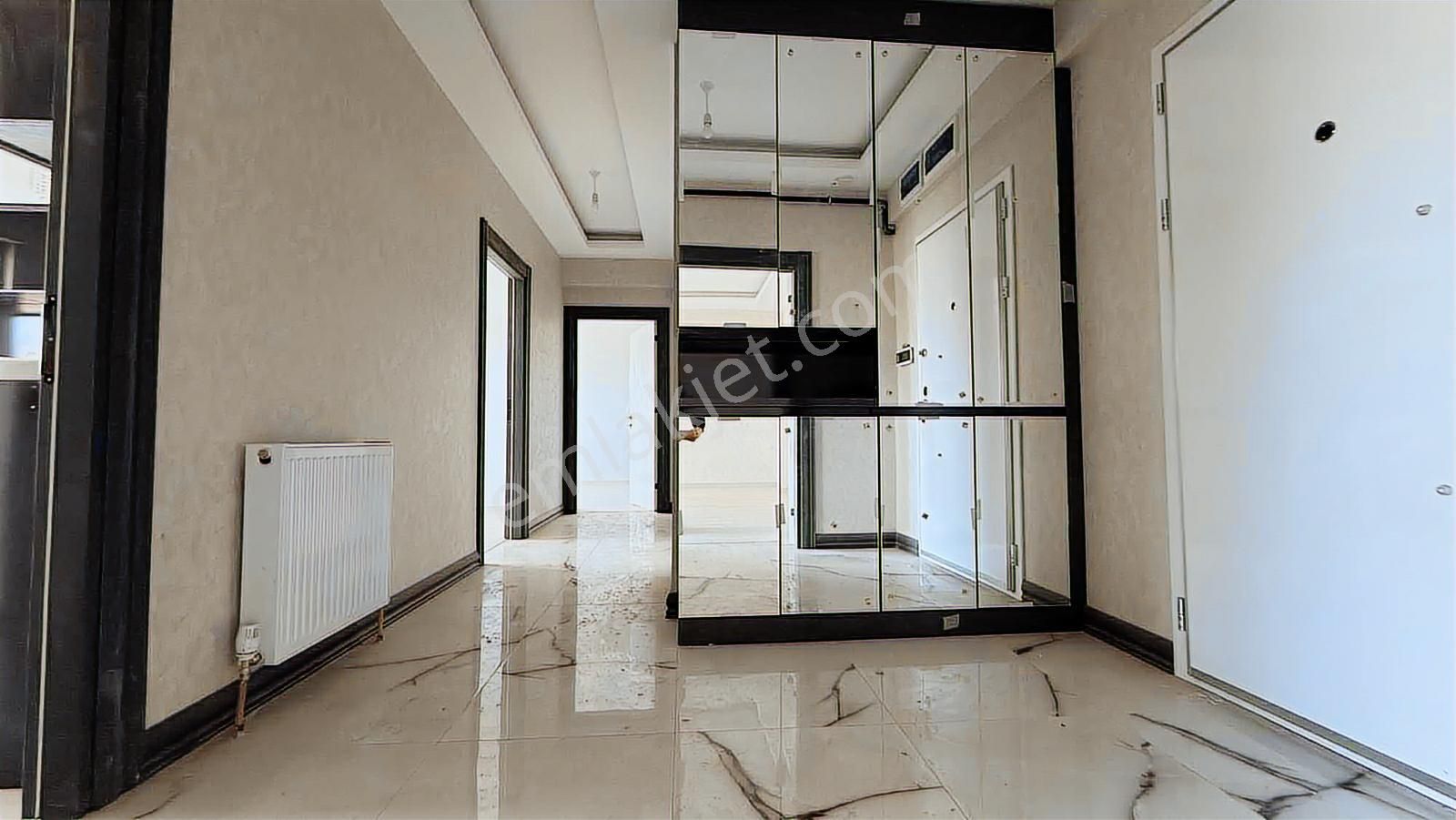 Saracık Mahallesi'nde Katta Bulvar Cepheli Sıfır 2+1 Daire - Görsel 4