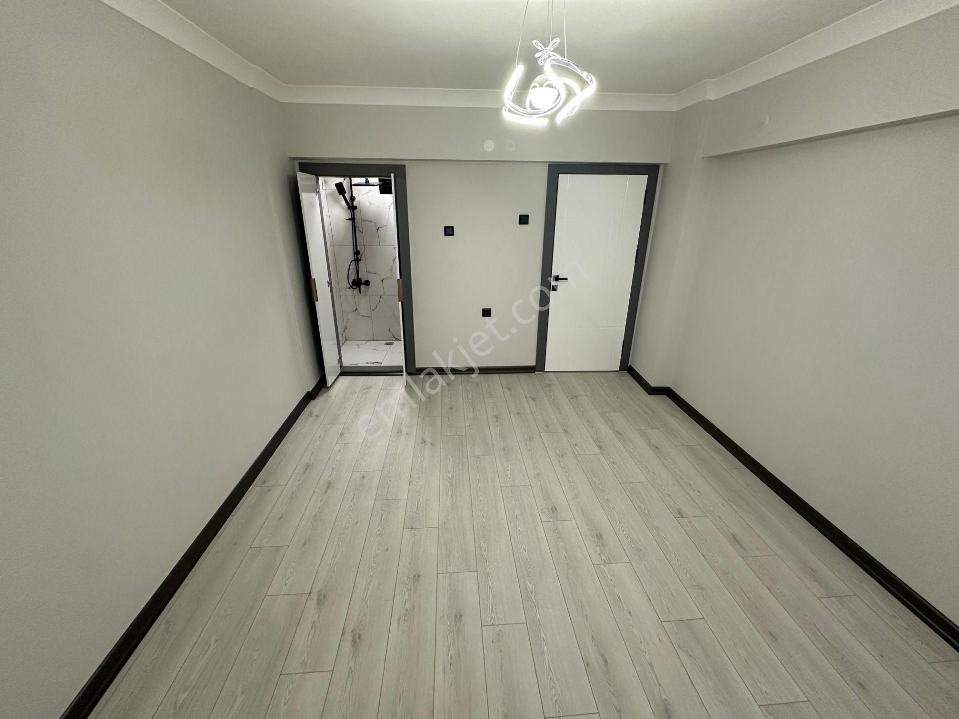 Sincan Plevnede Cadde Üzerinde Full Yapılı Ebeveyn Banyolu Giyinme Odalı Lüks Daire - Görsel 8