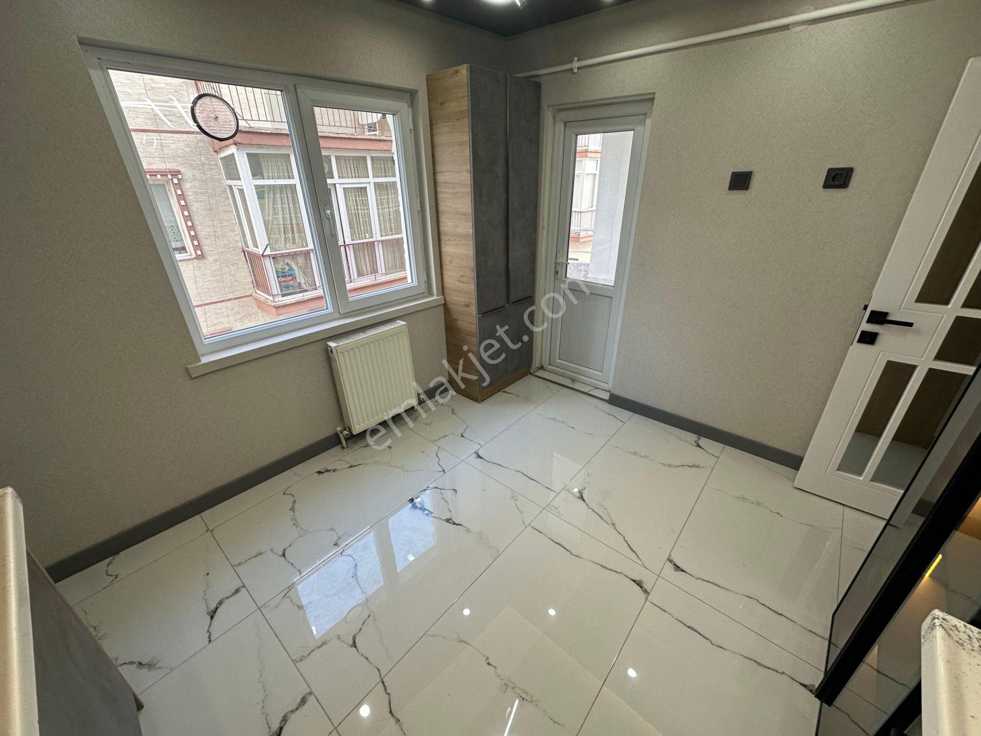 Sincan Plevnede Cadde Üzerinde Full Yapılı Ebeveyn Banyolu Giyinme Odalı Lüks Daire - Görsel 6