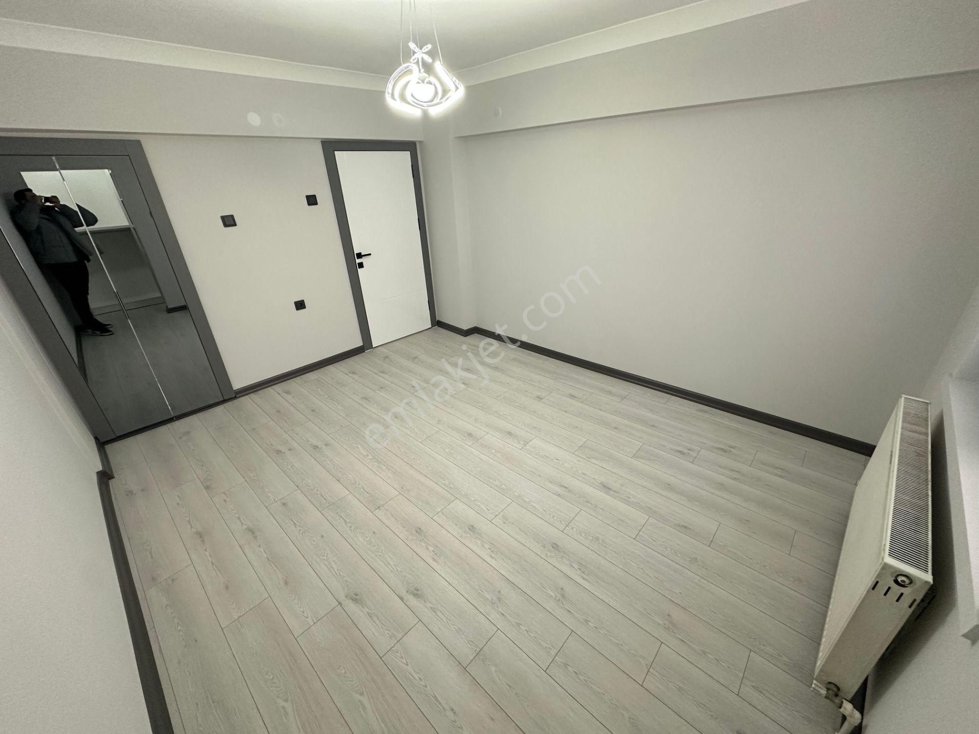 Sincan Plevnede Cadde Üzerinde Full Yapılı Ebeveyn Banyolu Giyinme Odalı Lüks Daire - Görsel 15