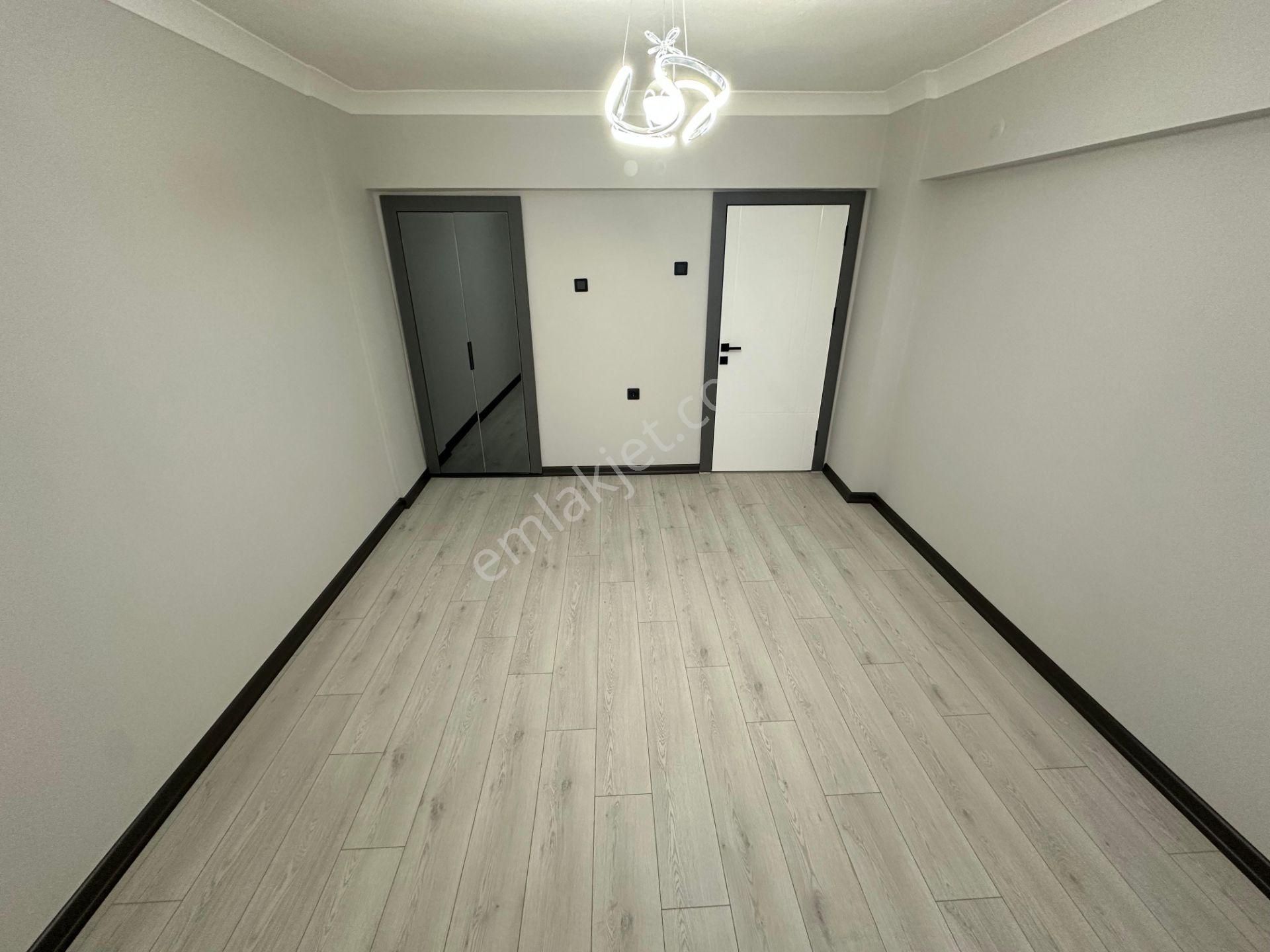 Sincan Plevnede Cadde Üzerinde Full Yapılı Ebeveyn Banyolu Giyinme Odalı Lüks Daire - Görsel 16