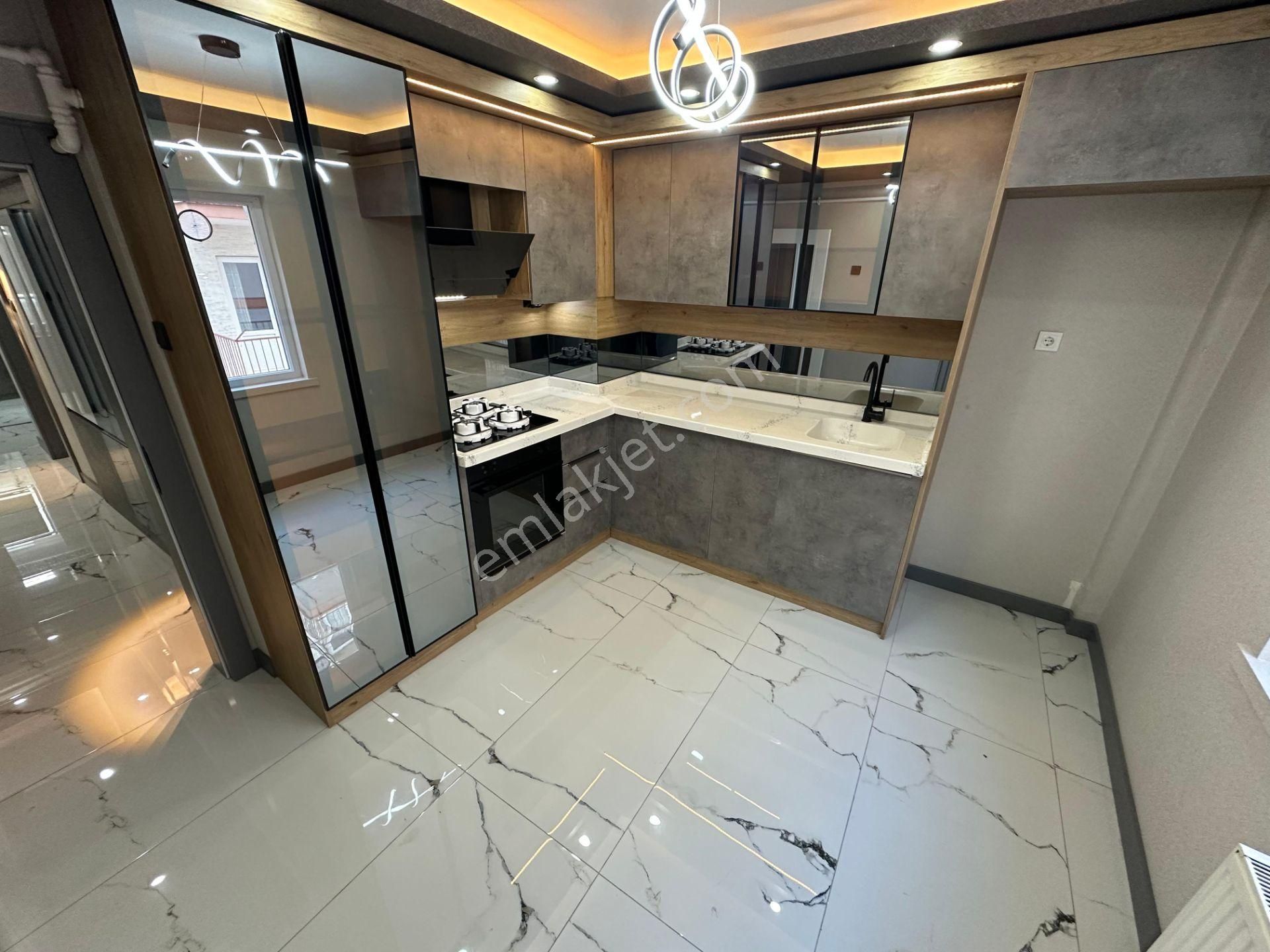 Sincan Plevnede Cadde Üzerinde Full Yapılı Ebeveyn Banyolu Giyinme Odalı Lüks Daire - Görsel 2