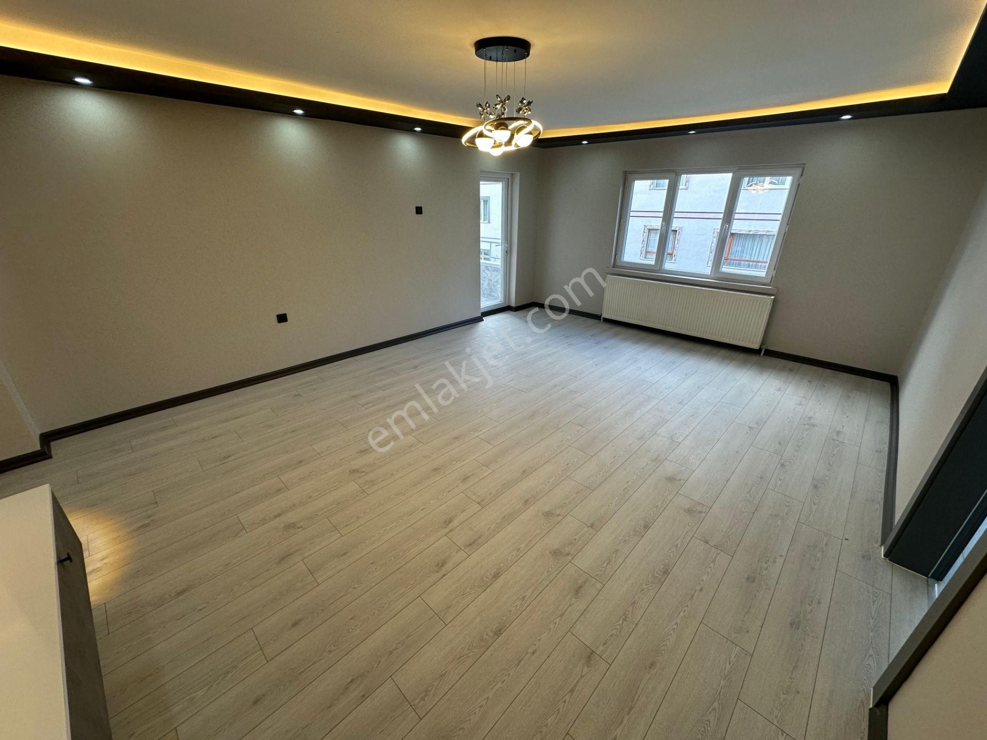 Sincan Plevnede Cadde Üzerinde Full Yapılı Ebeveyn Banyolu Giyinme Odalı Lüks Daire - Görsel 18