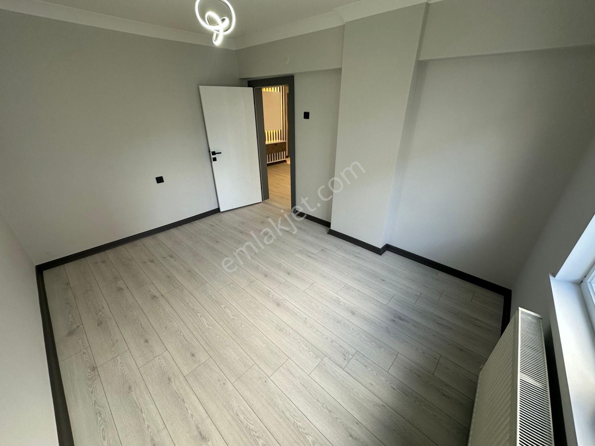 Sincan Plevnede Cadde Üzerinde Full Yapılı Ebeveyn Banyolu Giyinme Odalı Lüks Daire - Görsel 24