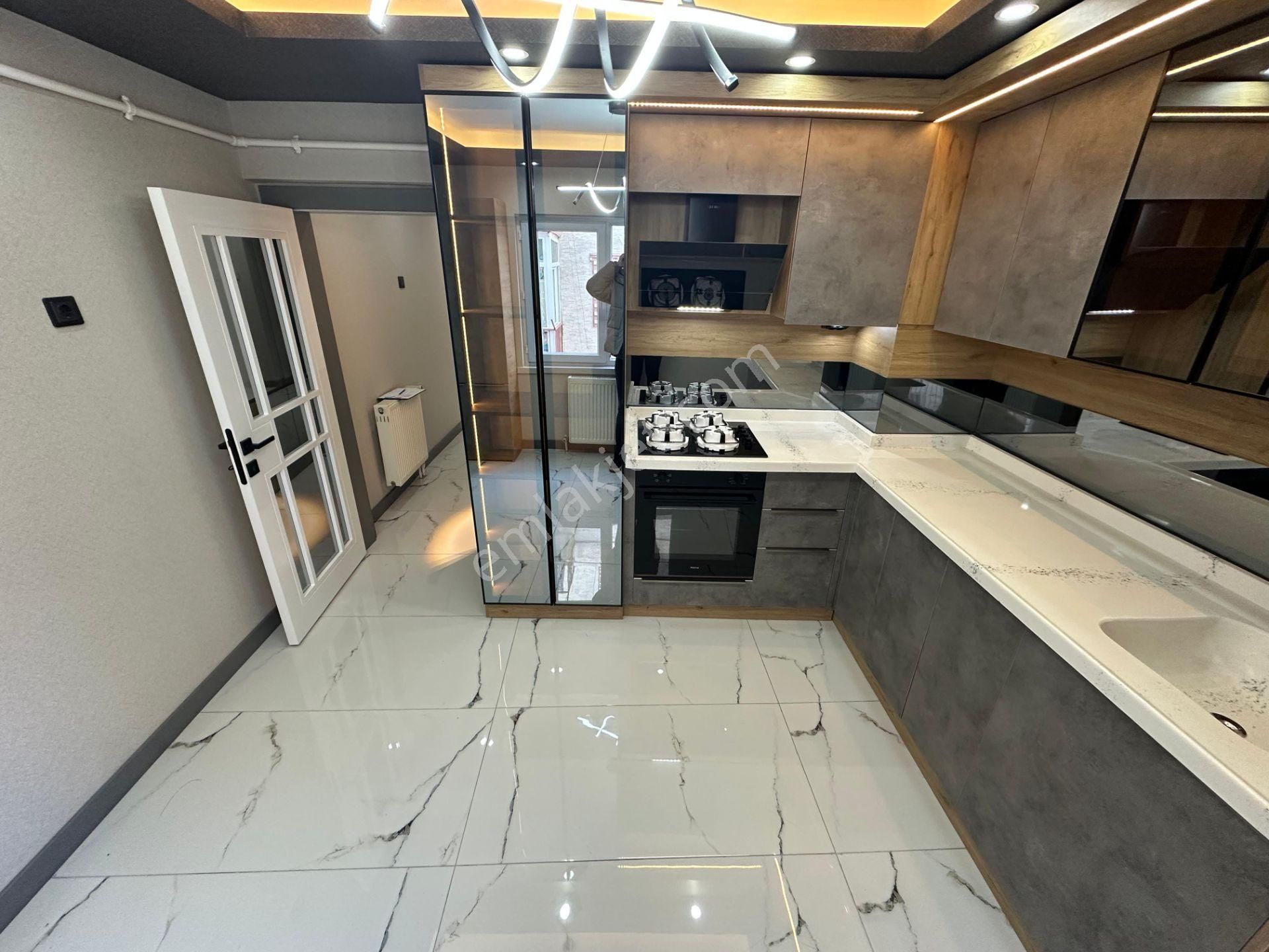 Sincan Plevnede Cadde Üzerinde Full Yapılı Ebeveyn Banyolu Giyinme Odalı Lüks Daire - Görsel 5