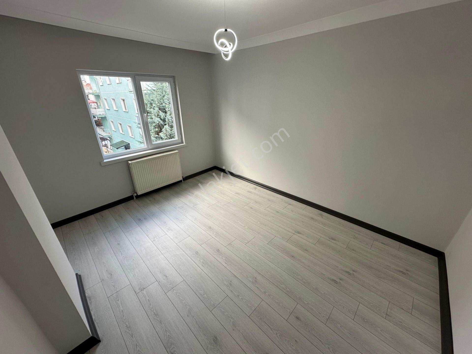 Sincan Plevnede Cadde Üzerinde Full Yapılı Ebeveyn Banyolu Giyinme Odalı Lüks Daire - Görsel 12