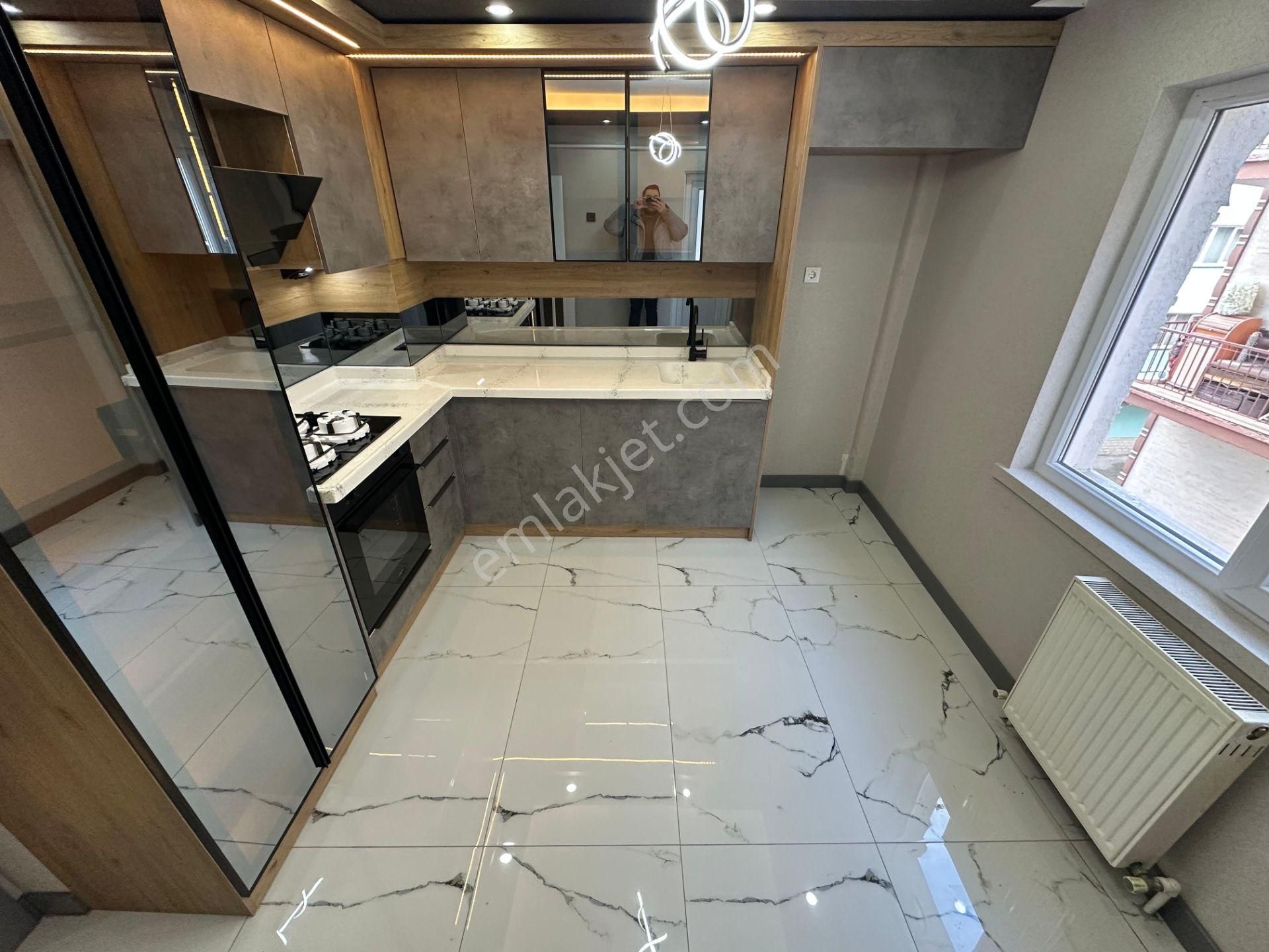 Sincan Plevnede Cadde Üzerinde Full Yapılı Ebeveyn Banyolu Giyinme Odalı Lüks Daire