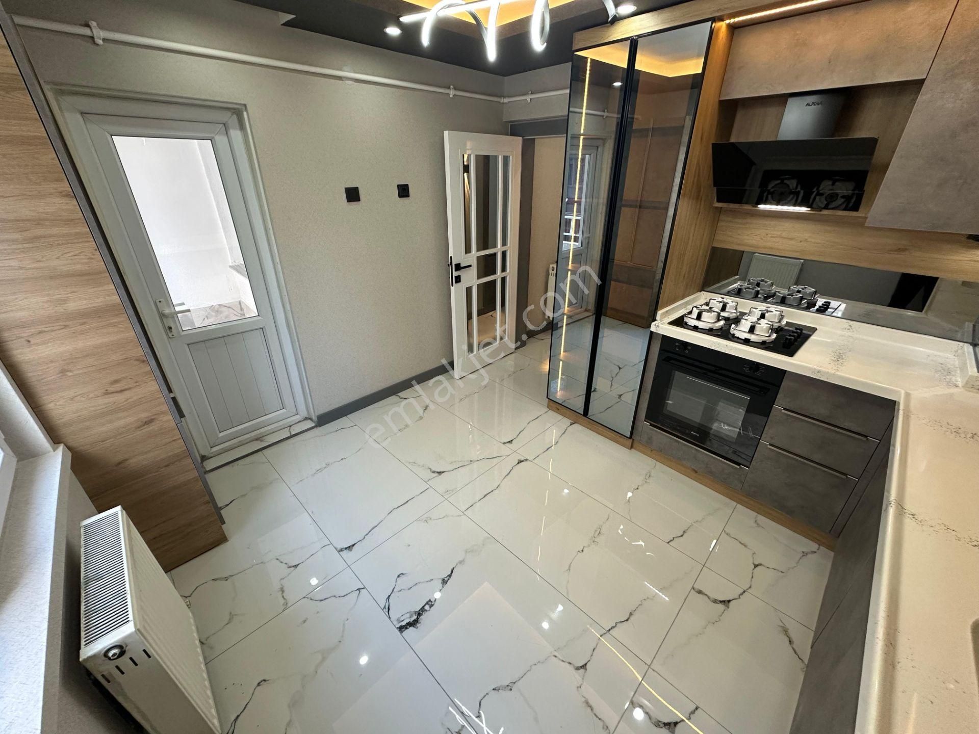 Sincan Plevnede Cadde Üzerinde Full Yapılı Ebeveyn Banyolu Giyinme Odalı Lüks Daire - Görsel 3