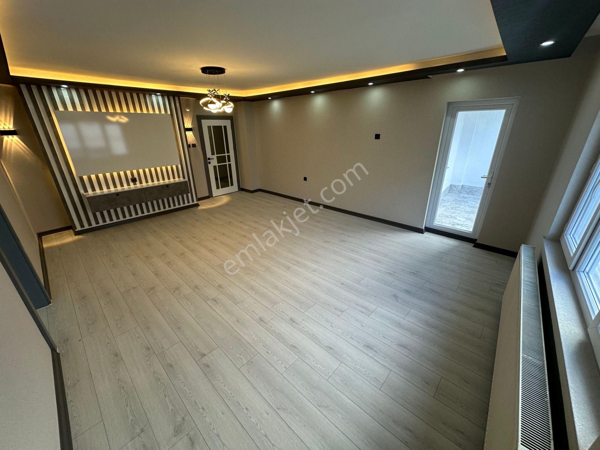 Sincan Plevnede Cadde Üzerinde Full Yapılı Ebeveyn Banyolu Giyinme Odalı Lüks Daire - Görsel 19