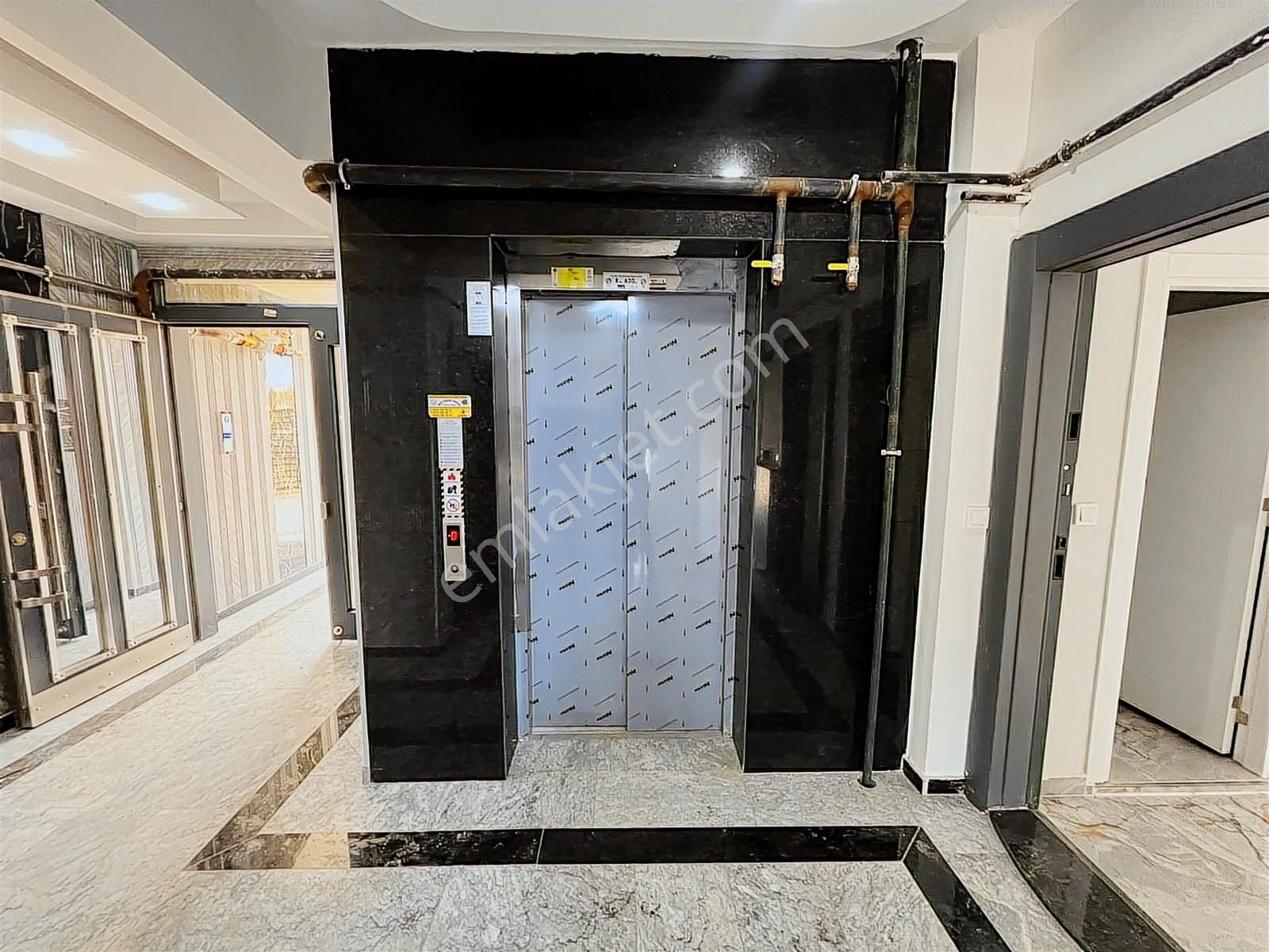 B.çekmece Kumburgaz'da Lüks Sitede İçinde 2+1 Satılık Daire - Görsel 14