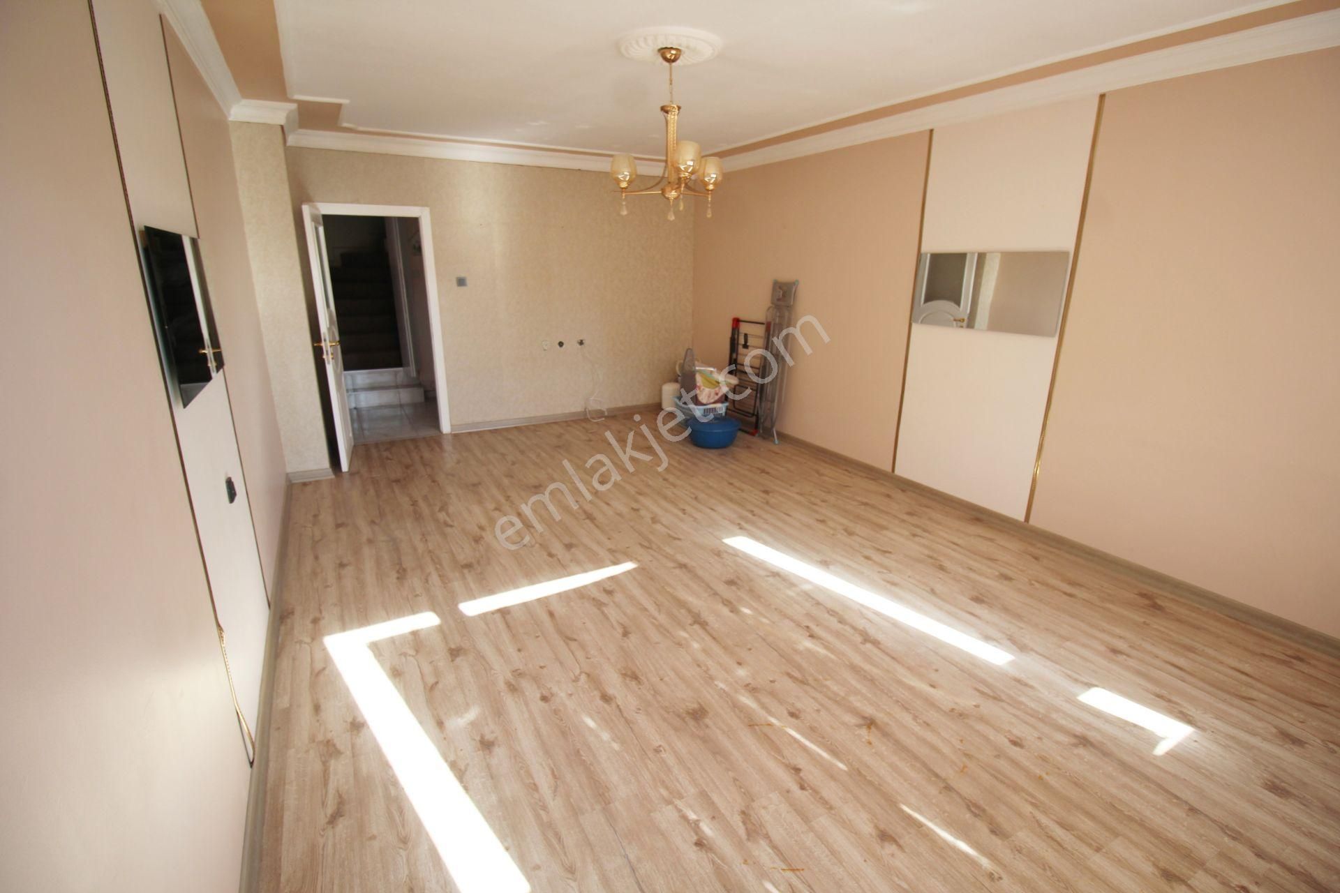 Krc'den Mamak Çarşı İçi Caddesine 300 M.satılık 5+1 Dubleks - Görsel 2