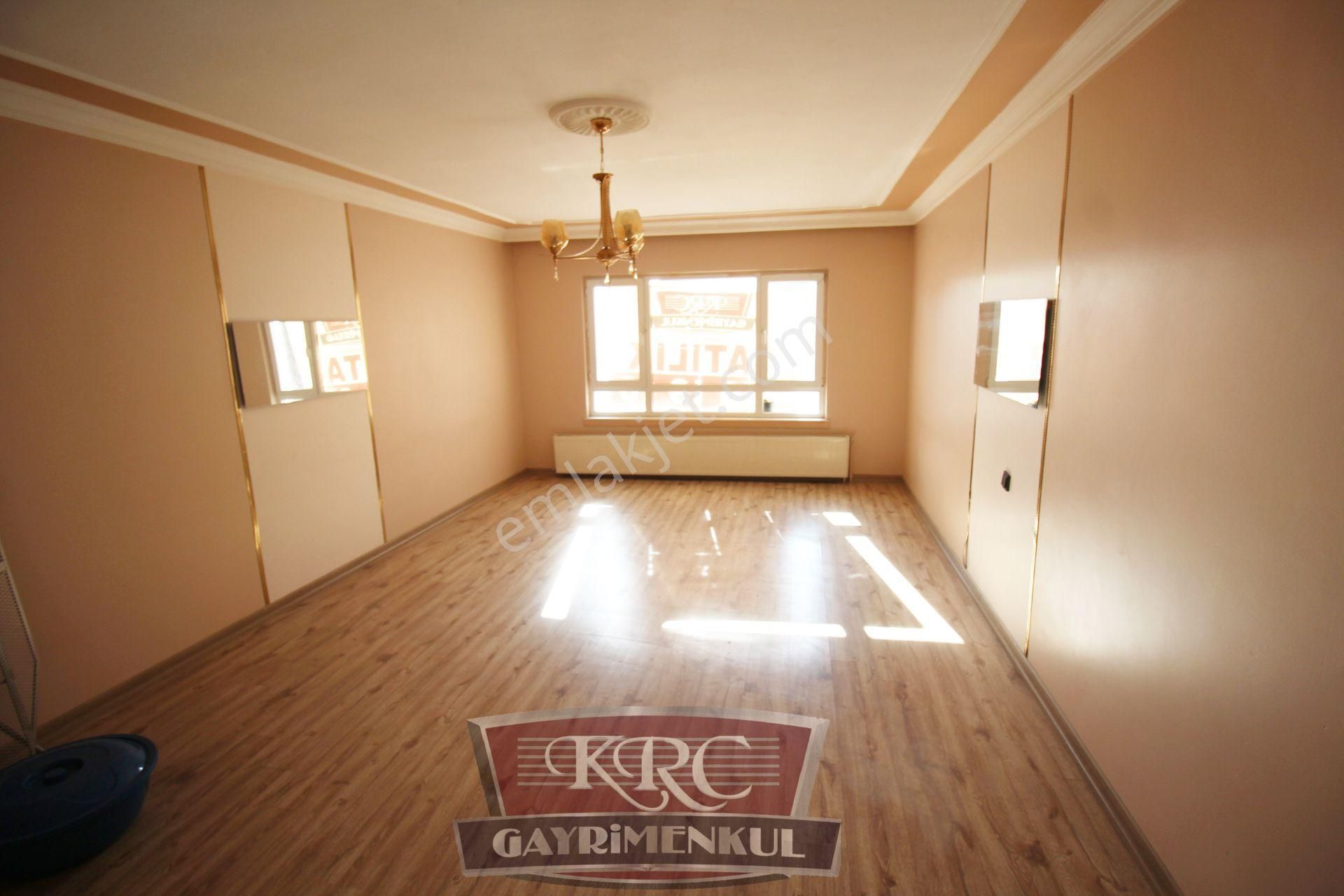 Krc'den Mamak Çarşı İçi Caddesine 300 M.satılık 5+1 Dubleks