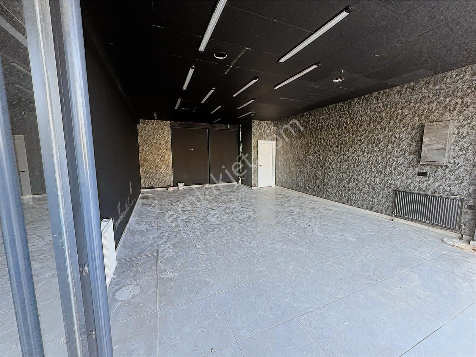 E-5 Kenarı Tavşantepe Metro Istasyonu Yakını Kiralık Dükkan - Görsel 3